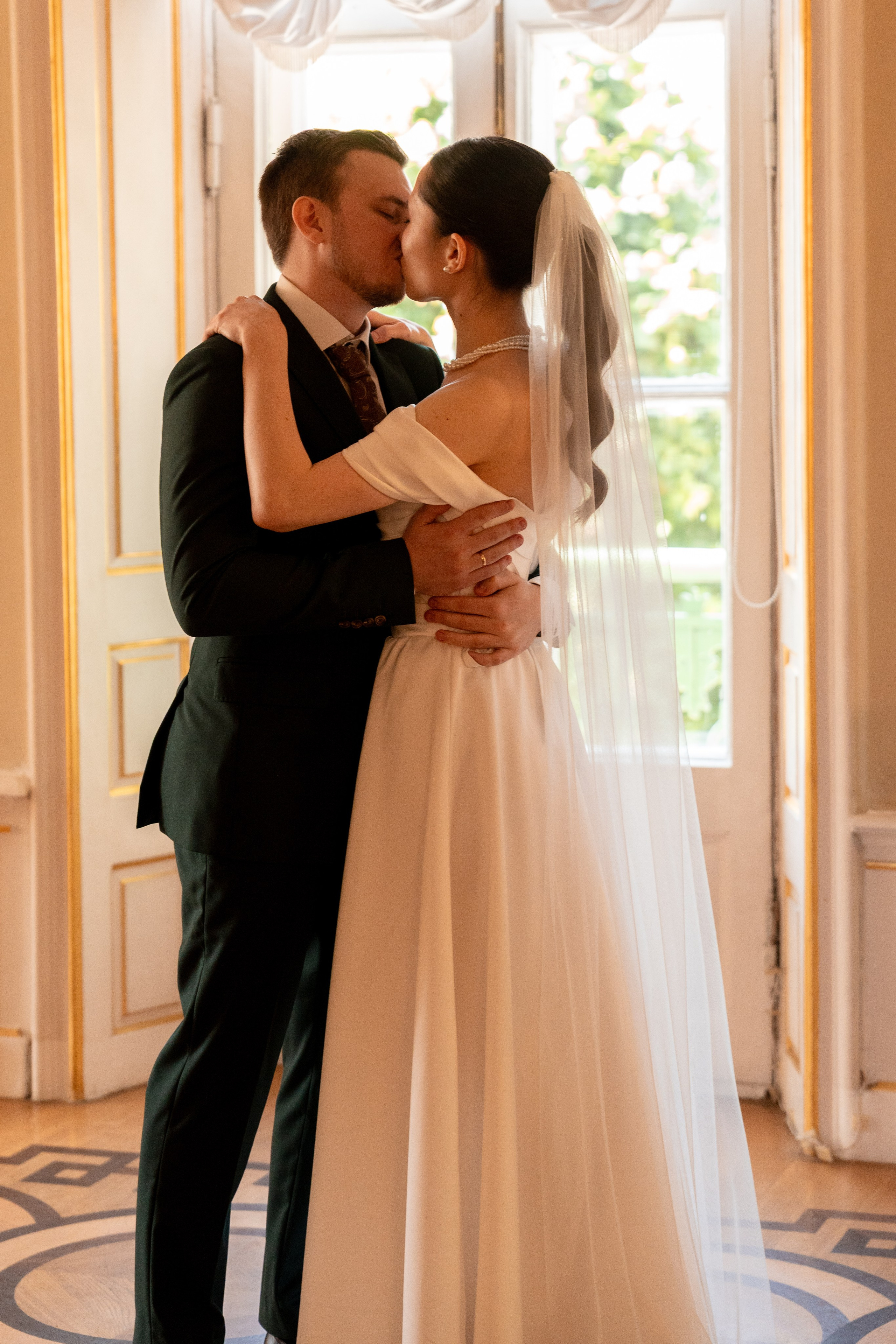 Влад и Илина в Кусково. Свадебный фотограф в Москве Анна Полушина