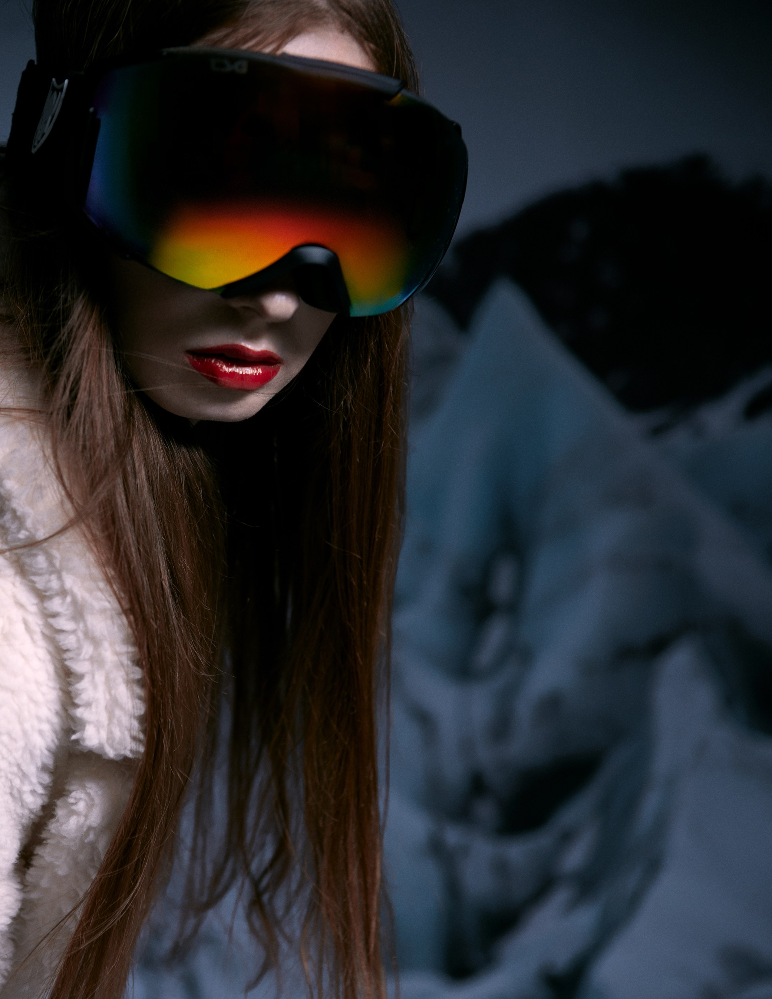 Фотограф в Москве Калагина Светлана - профессиональная имиджевая съемка для Вашего бренда на тканевом фоне в студии. Девушка в лыжной маске