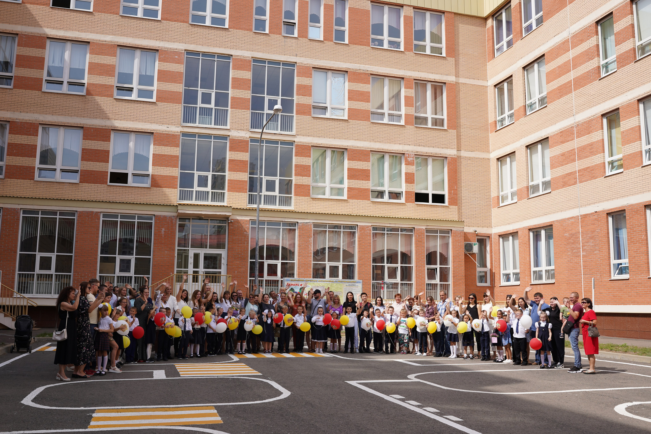 1 сентября Линейка. MEMENTO.Выпускные альбомы, школьные, юбилейные и другие книги. Ростов-на-Дону