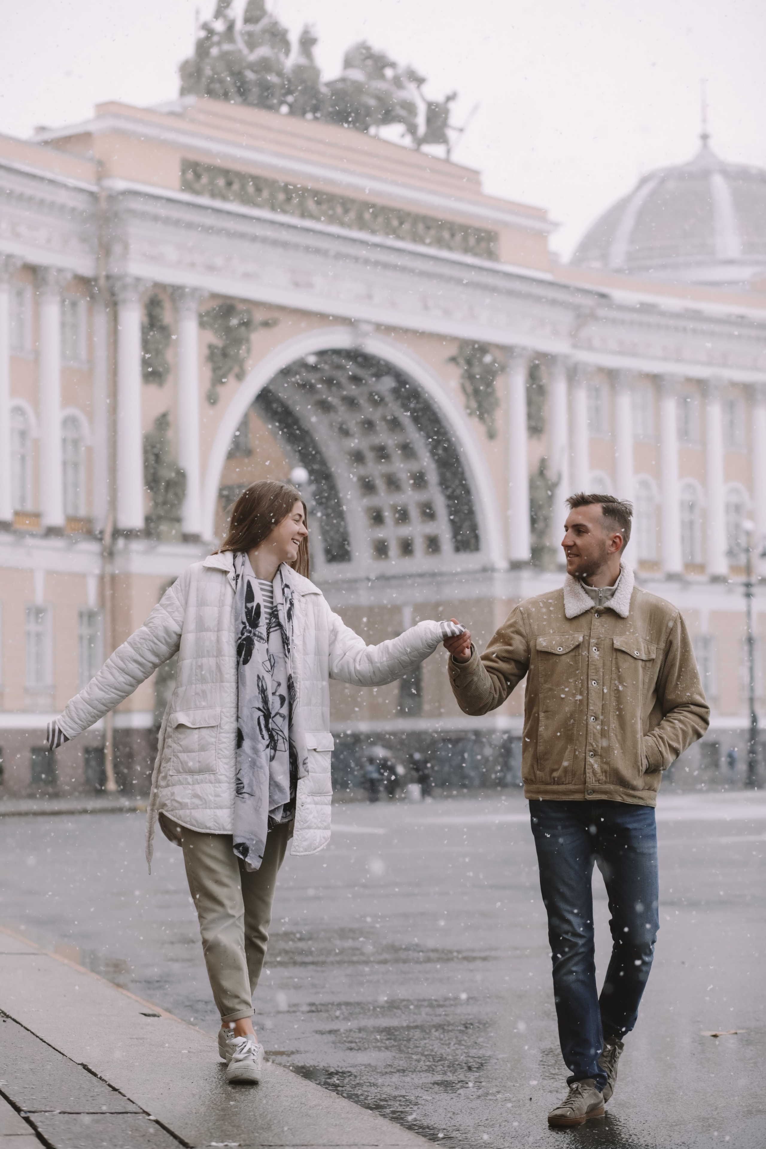 Фотопрогулка по Дворцовой площади под первым снегом, в Санкт-Петербурге. Фотограф в Санкт-Петербурге Разиля Идиятуллина