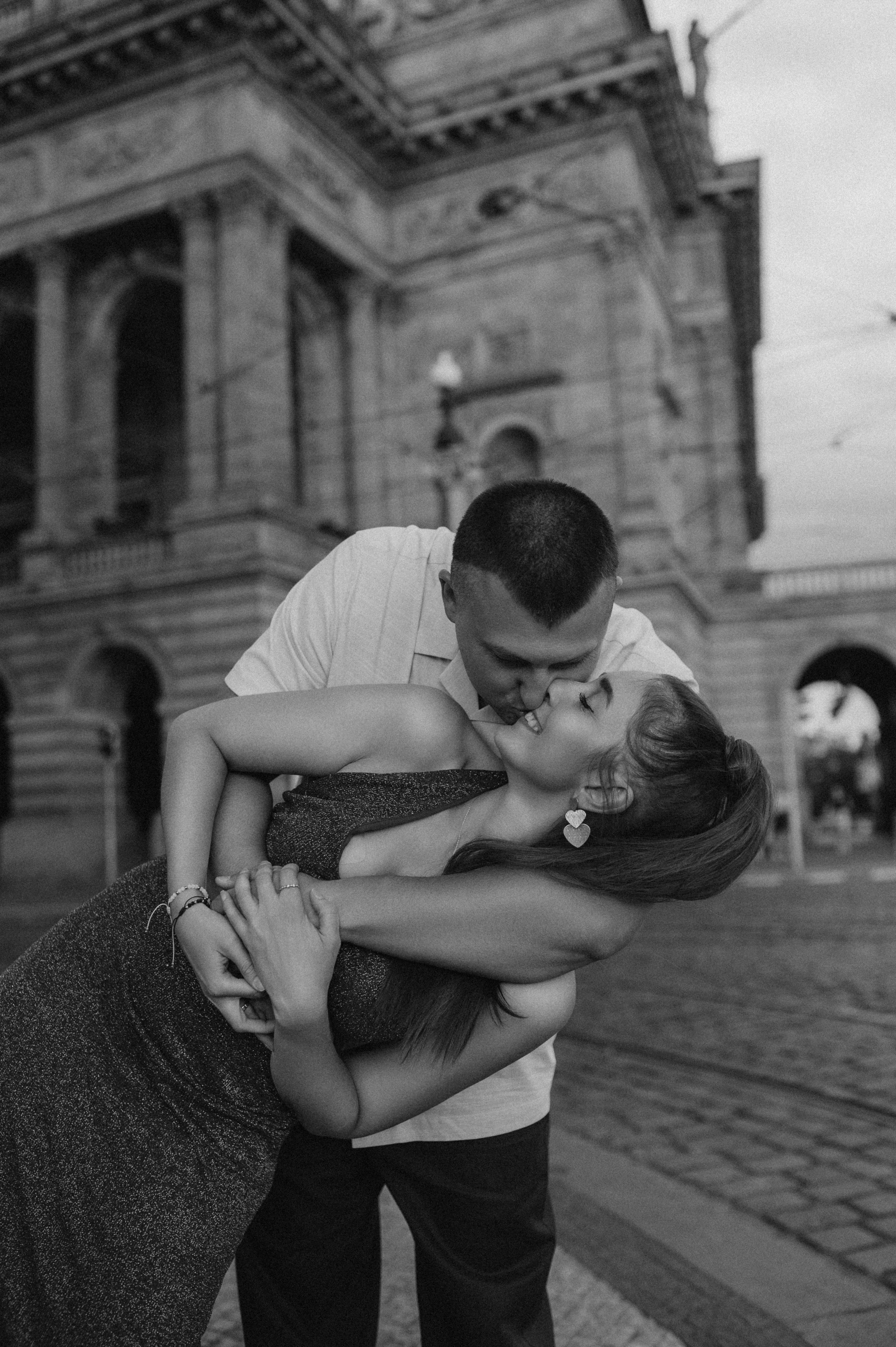 Prague Couple Photoshoot at Sunset. Photographer in Prague Yara Kurkus