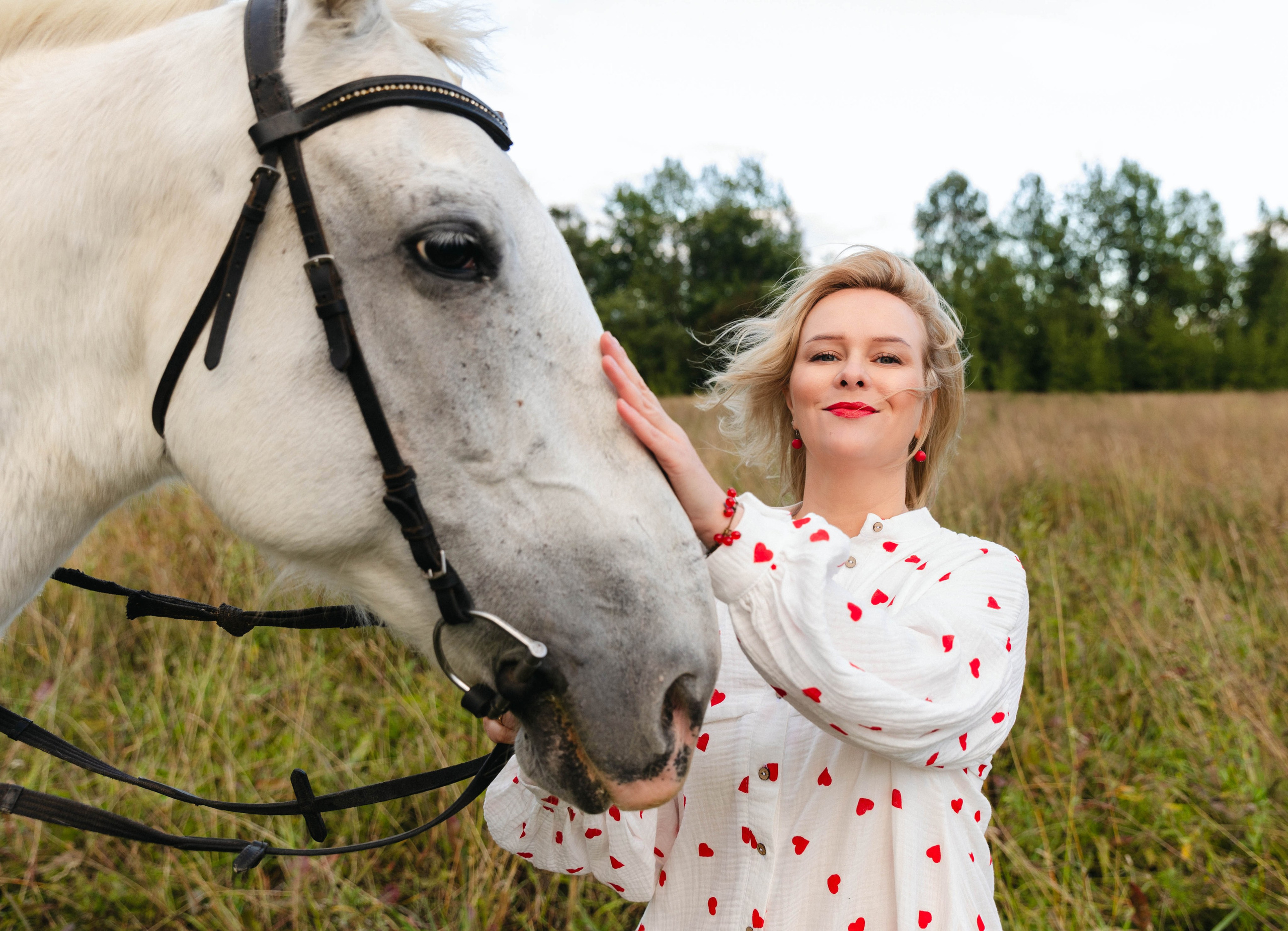 В поле с конём. Свадебный и семейный фотограф в Карелии