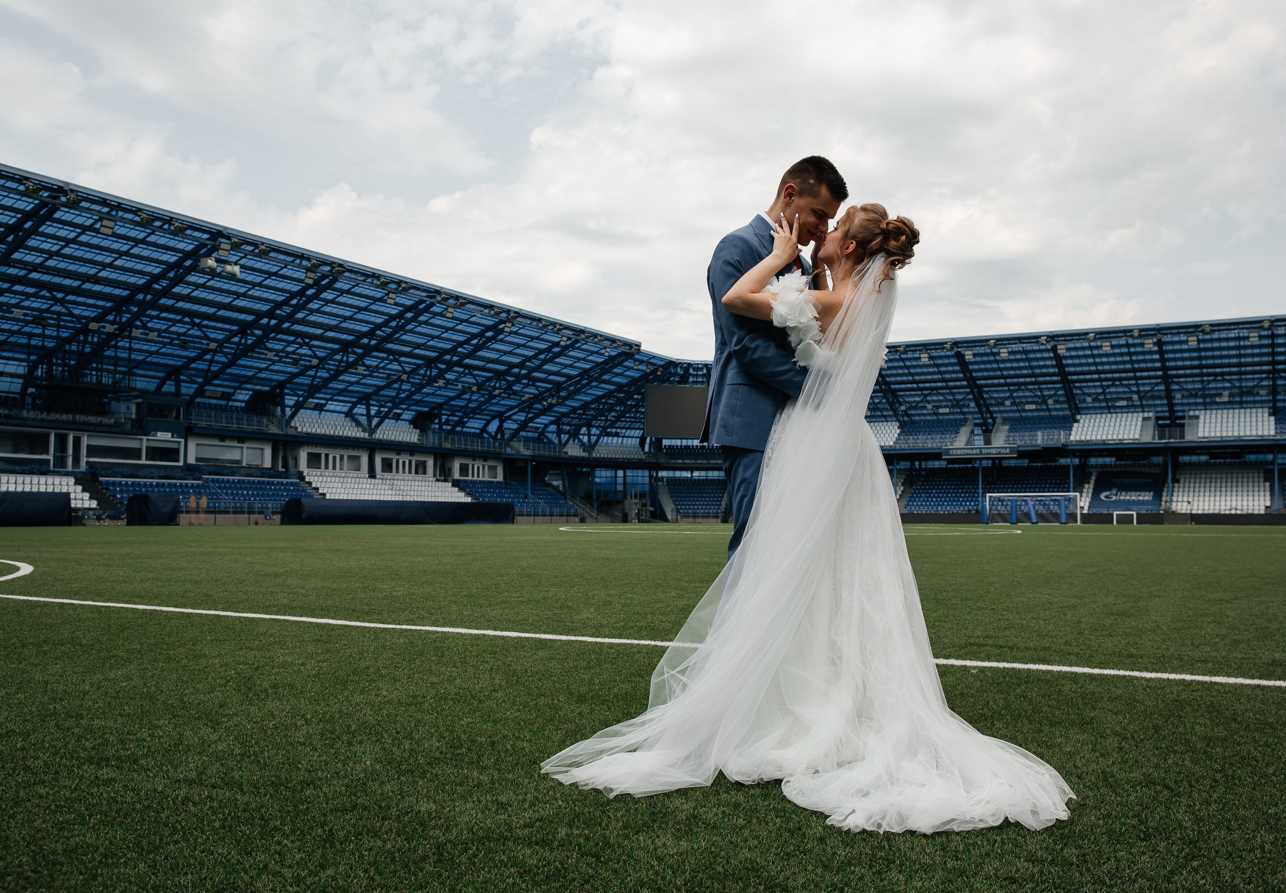 А&А — фотосессия на стадионе. Свадебный фотограф в Оренбурге Илья Володьков
