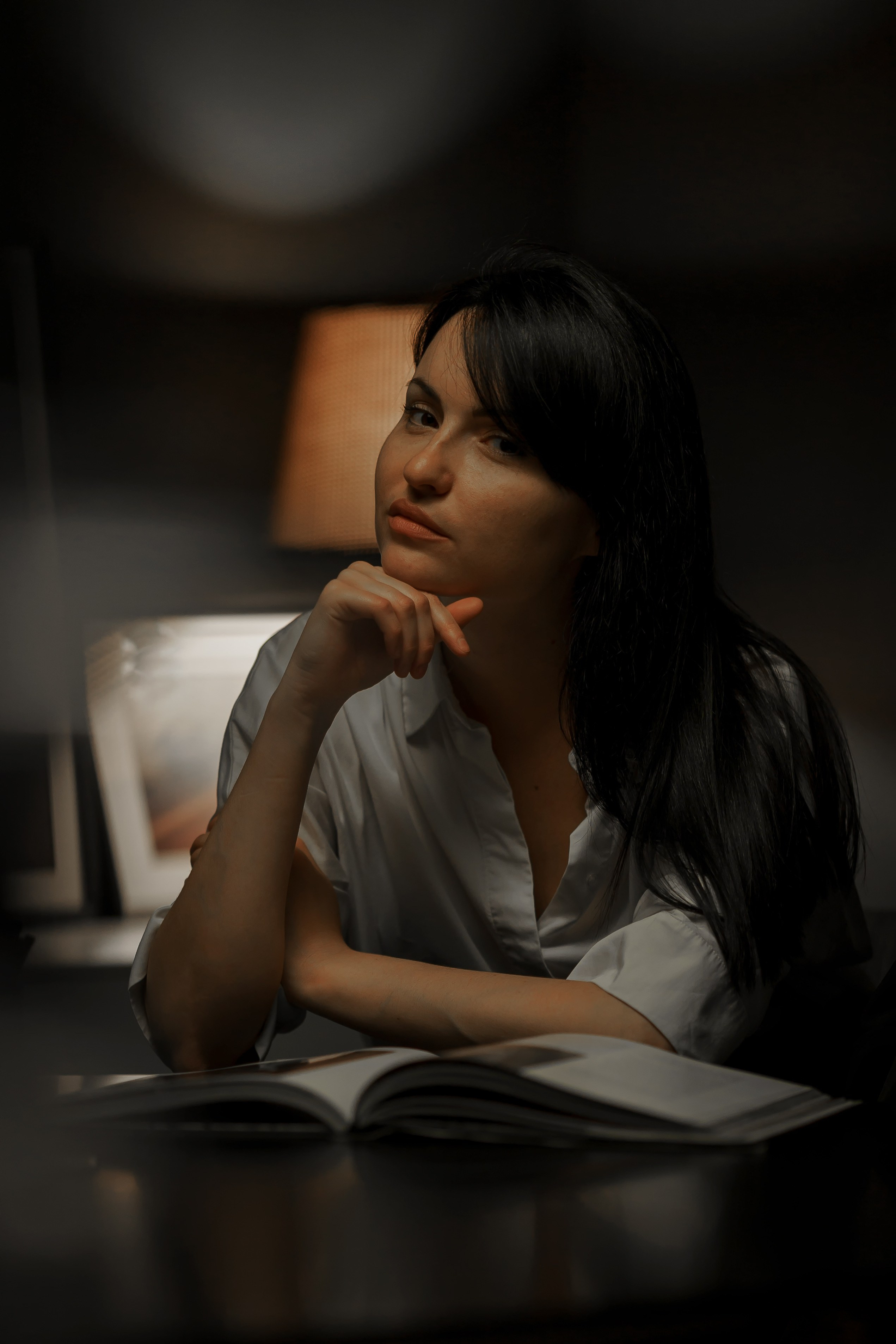 В помещении. Photomantis