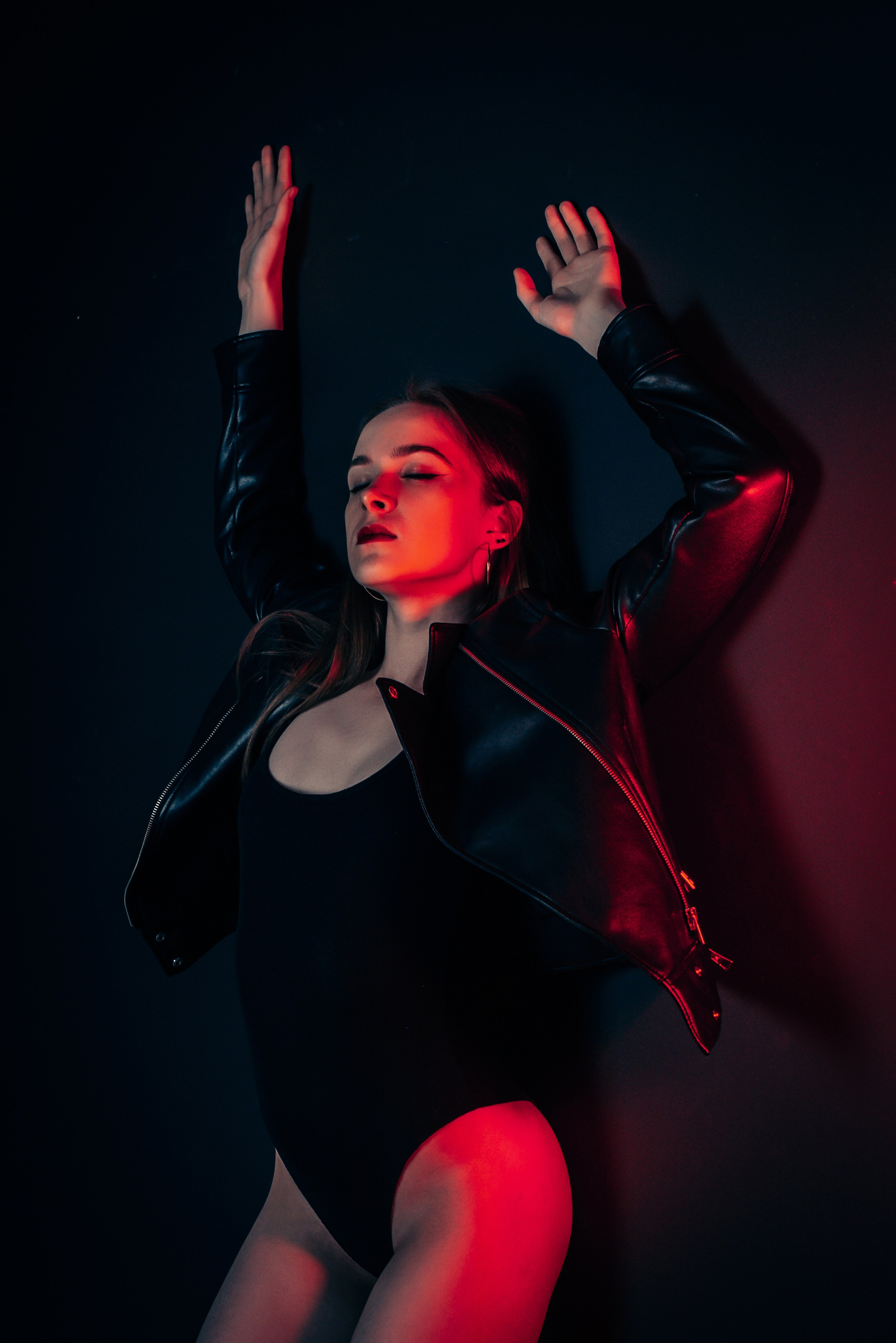 Соня в красном. Паша Страхов — фотограф