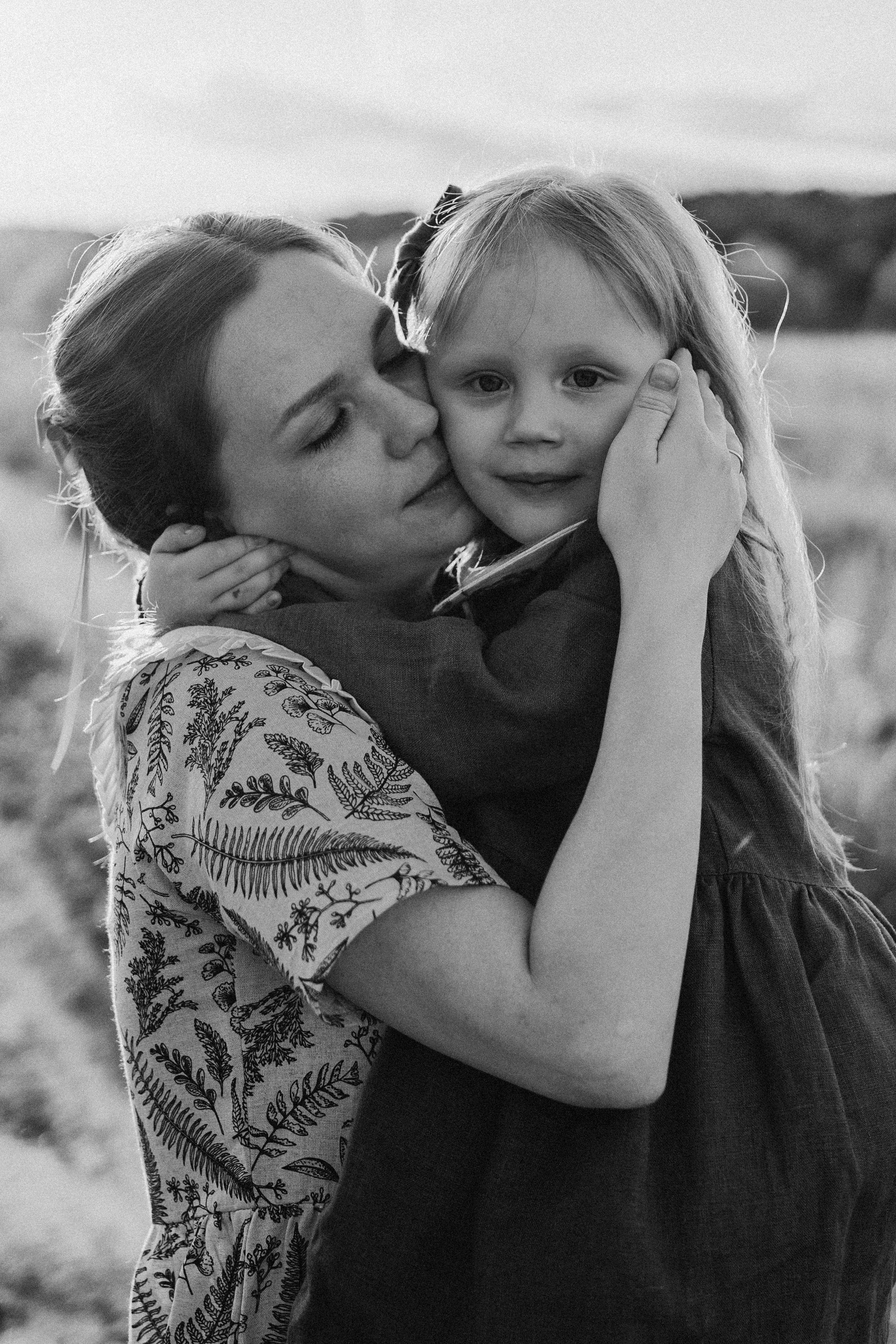 Фотосессия мама и дочка у реки. Семейный фотограф в Москве и в Домодедово Екатерина Патракова