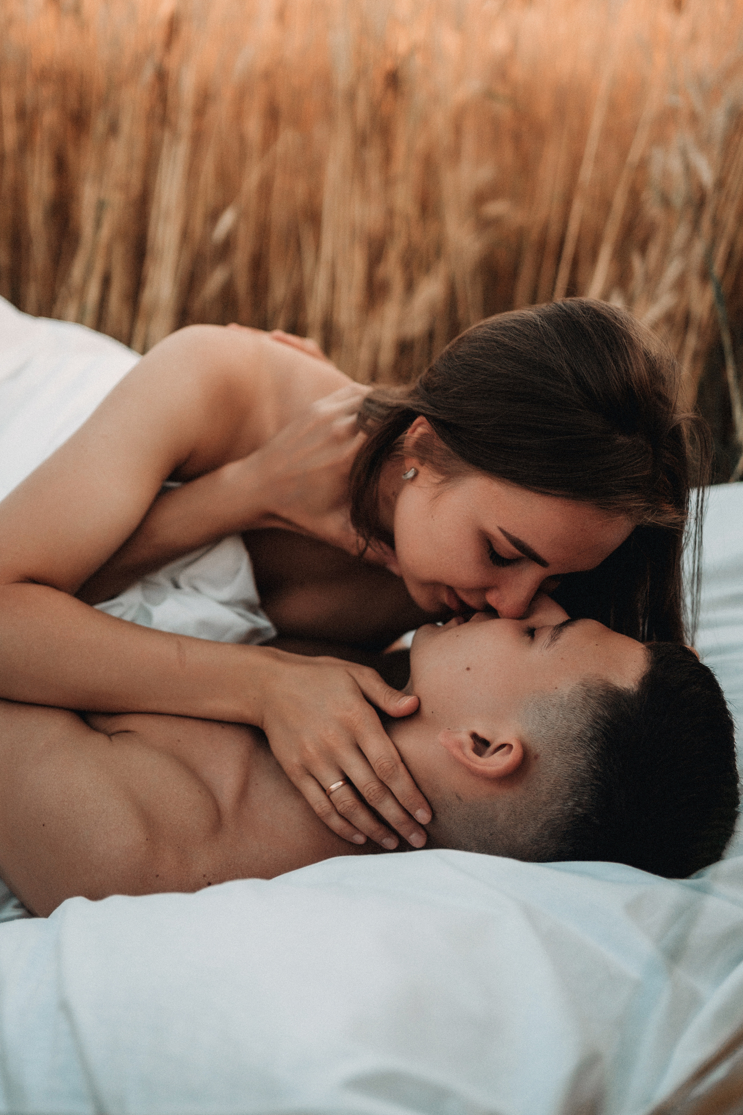 Влюбленная пара в пшеничном поле. Семейный фотограф в Москве и в Домодедово Екатерина Патракова