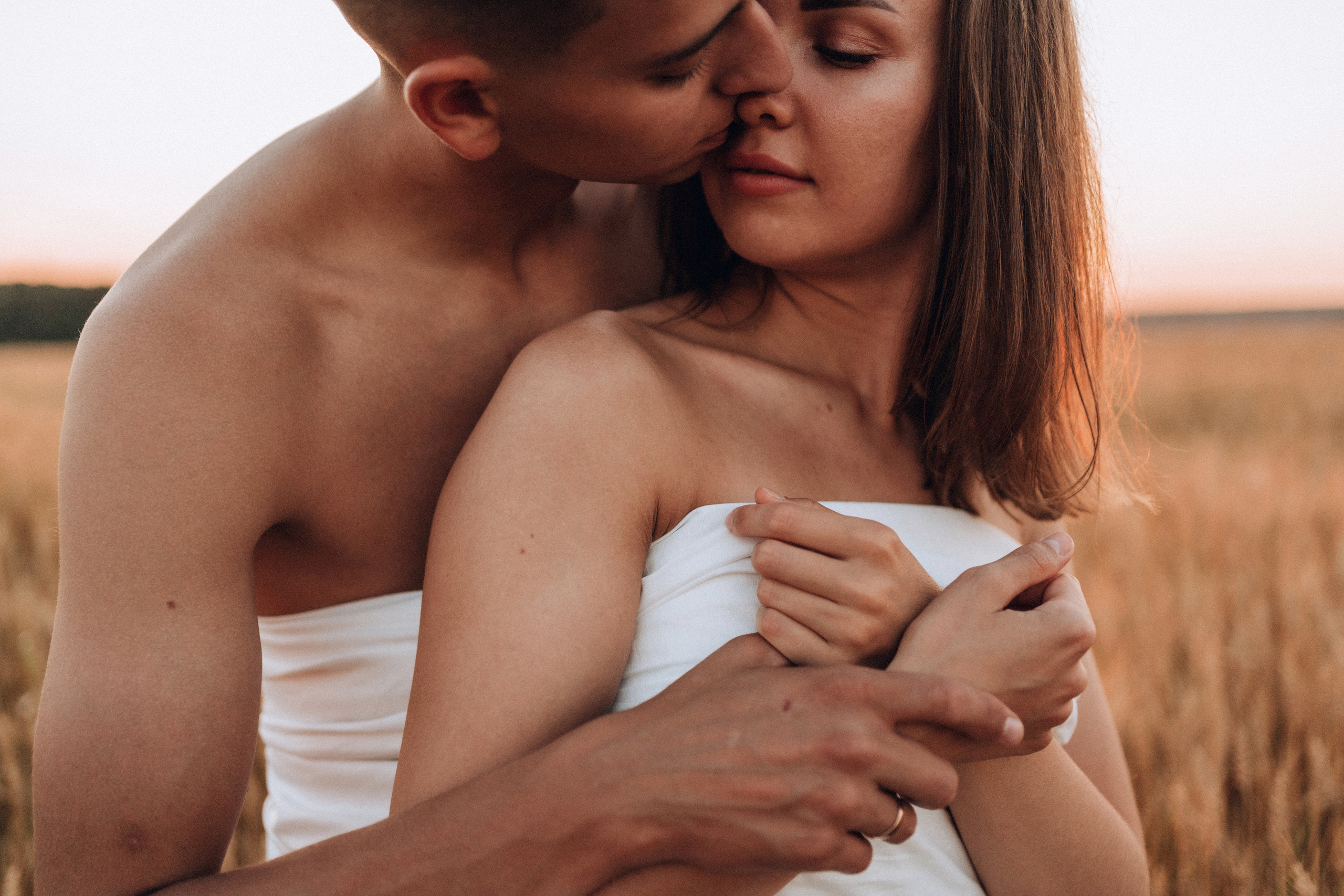 Влюбленная пара в пшеничном поле. Семейный фотограф в Москве и в Домодедово Екатерина Патракова