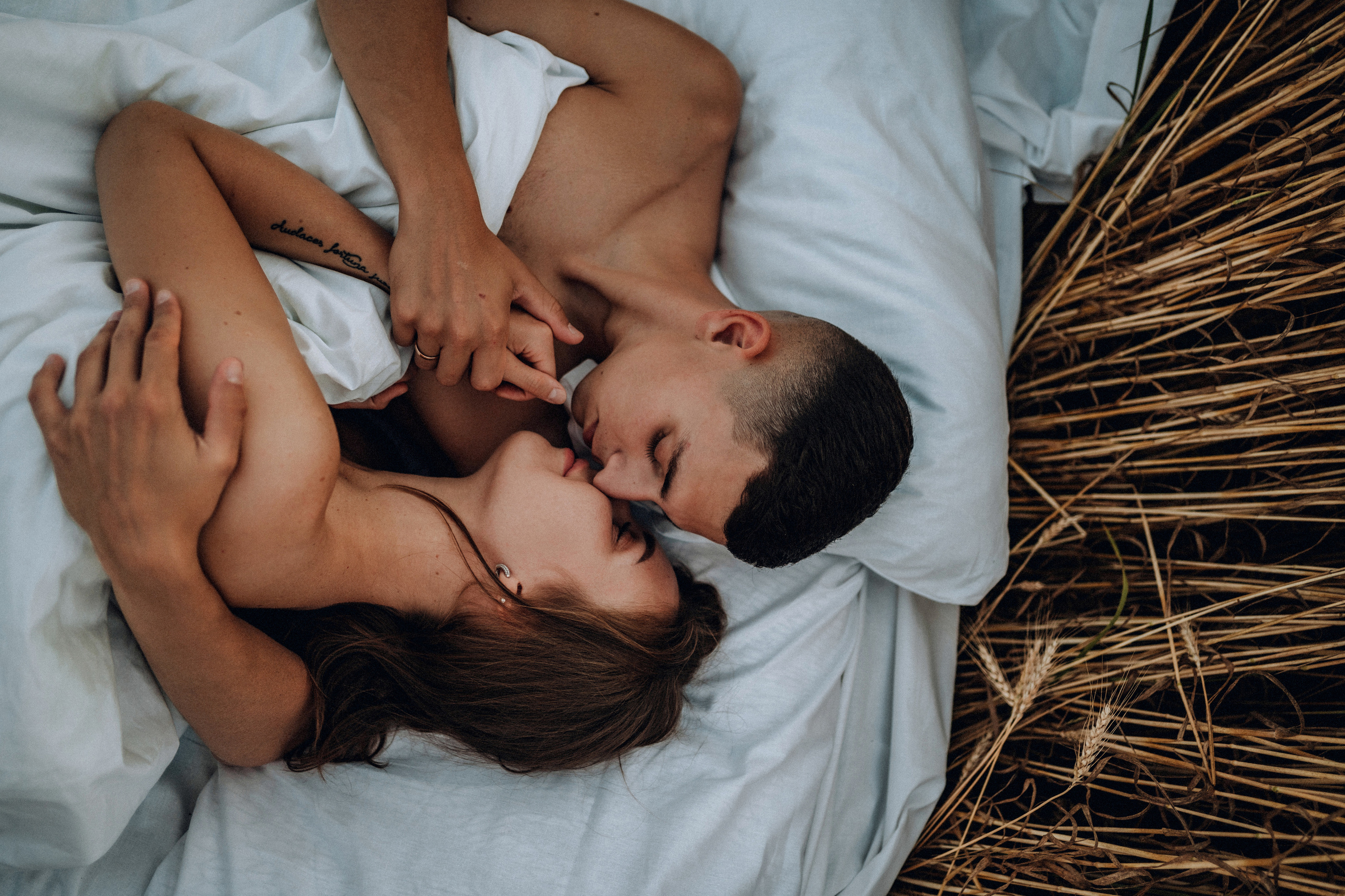 Влюбленная пара в пшеничном поле. Семейный фотограф в Москве и в Домодедово Екатерина Патракова