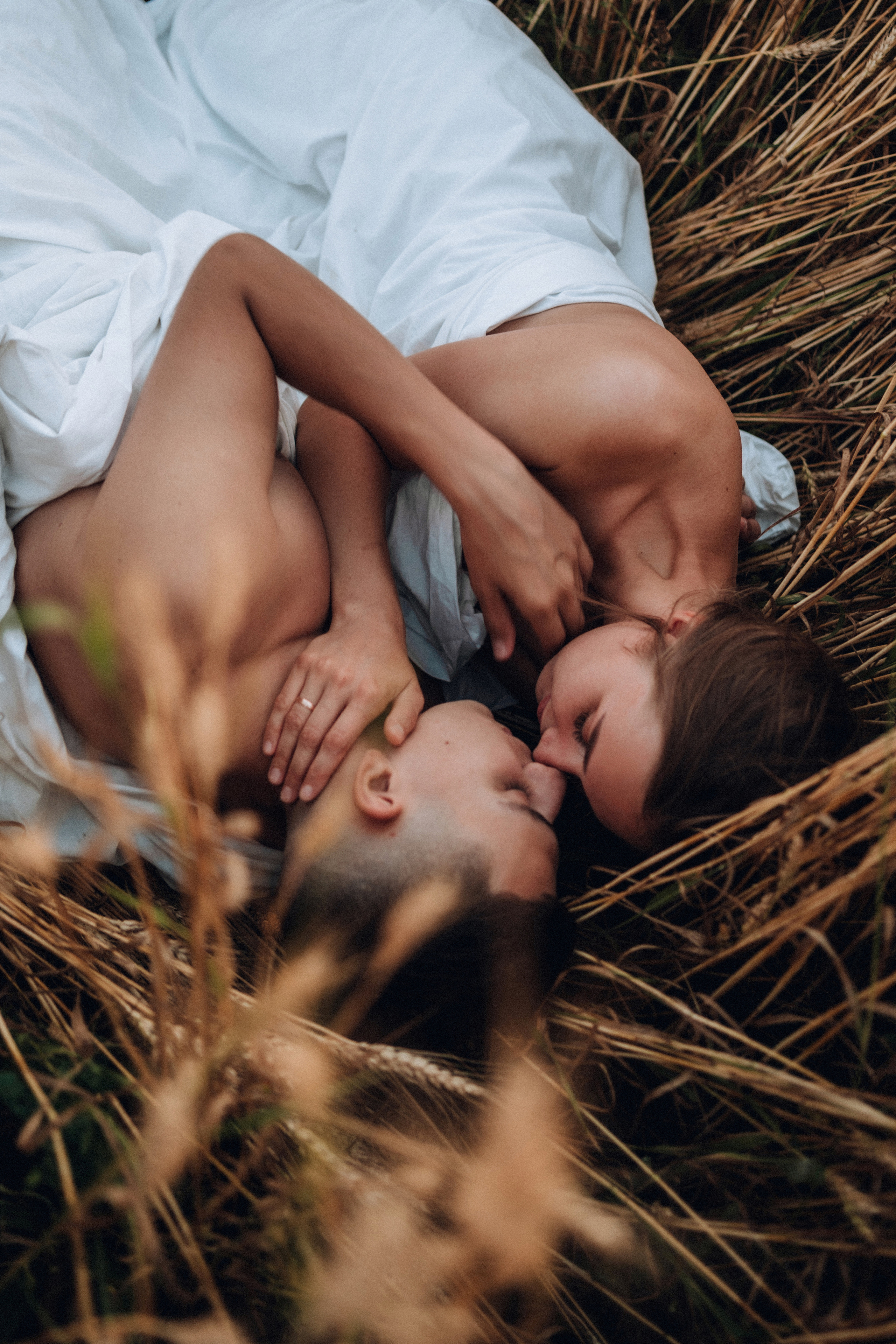 Влюбленная пара в пшеничном поле. Семейный фотограф в Москве и в Домодедово Екатерина Патракова