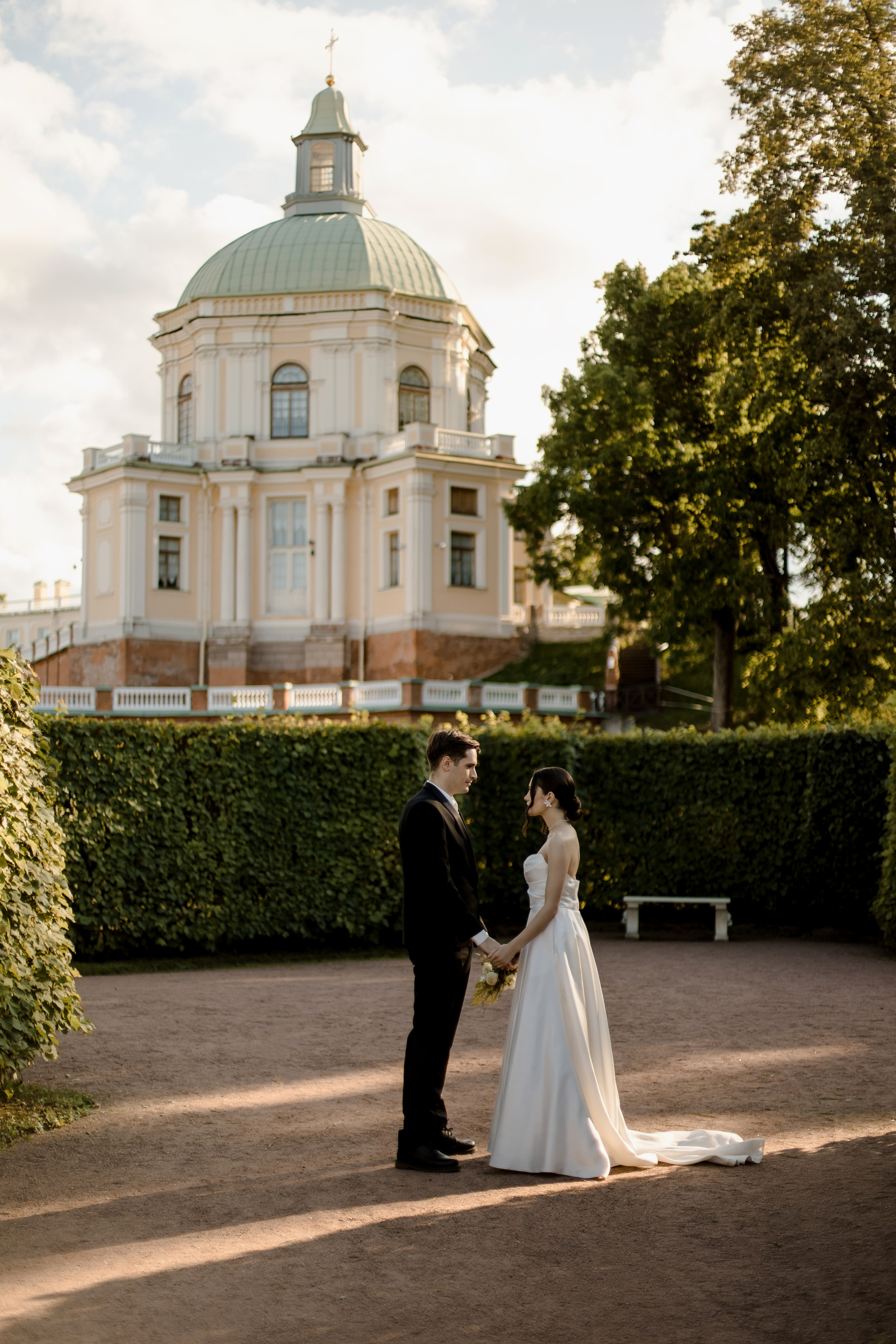 Свадебная прогулка в Ораниенбауме. Свадебный и портретный фотограф в Миассе Филиппенко Дарья