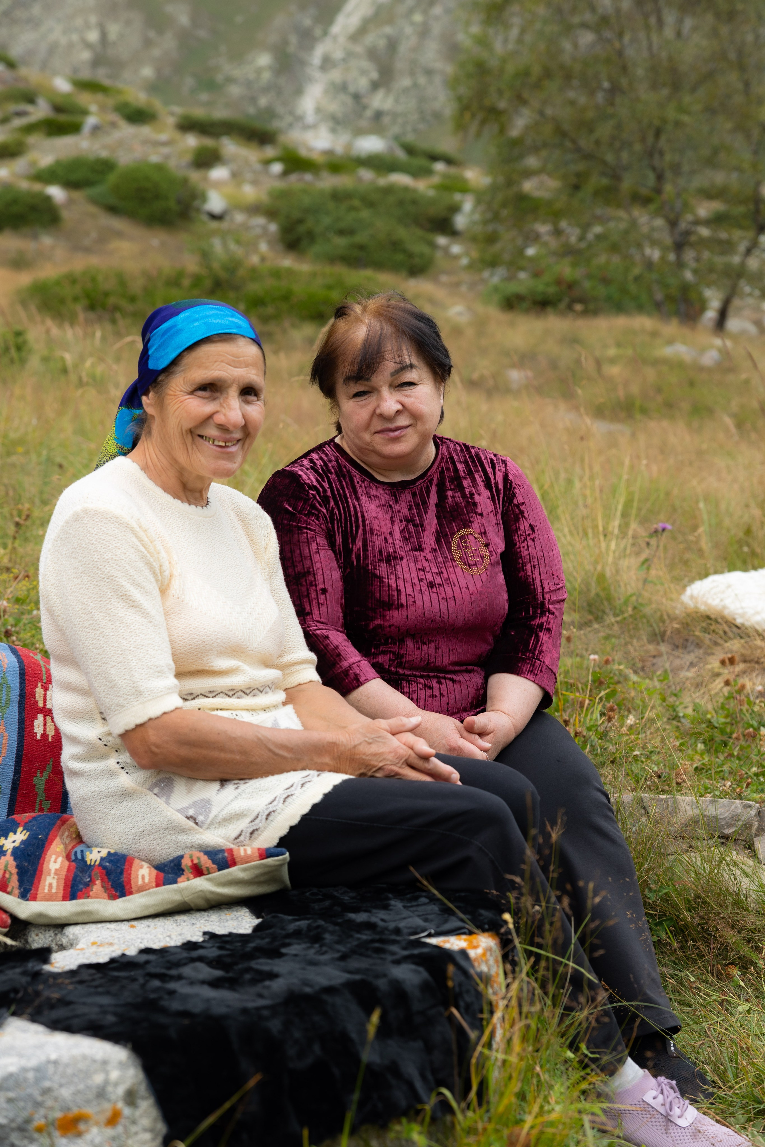 Женщины в Безенги, Черекский район, Кабардино-Балкарская Республика. Фотограф Красная Поляна — Сочи — Москва