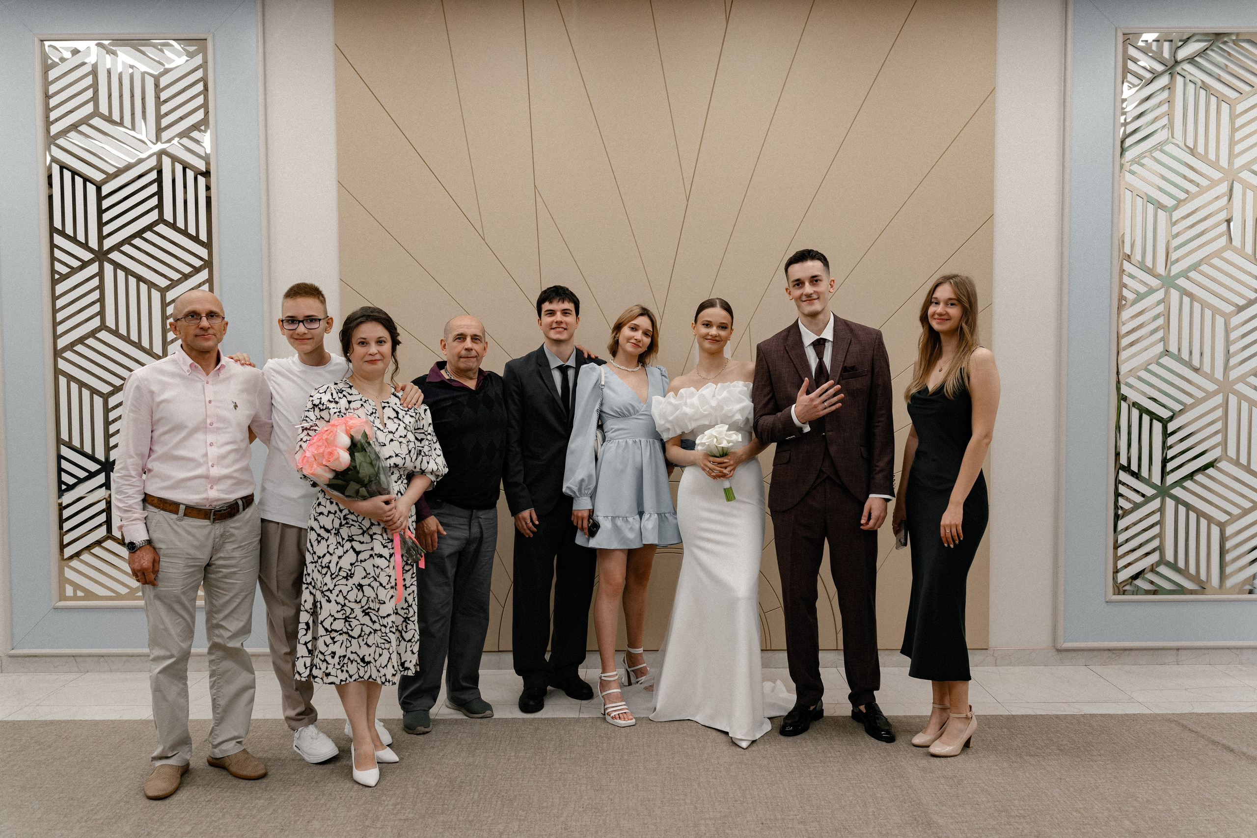 Свадебная фотосессия в Бутырском ЗАГС (Дворец Бракосочетания № 4) и прогулка в отеле Solux (Солюкс)