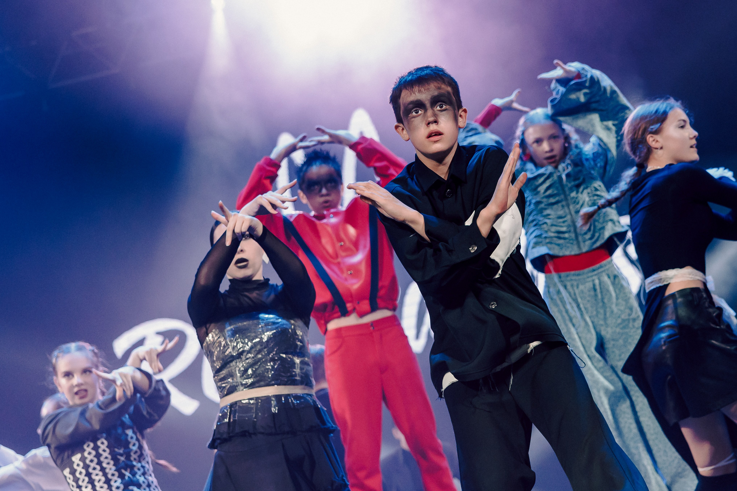 Отчётный концерт танцевальной школы «Red Rabbits» 2025. Лёшка Варзегов — фотограф