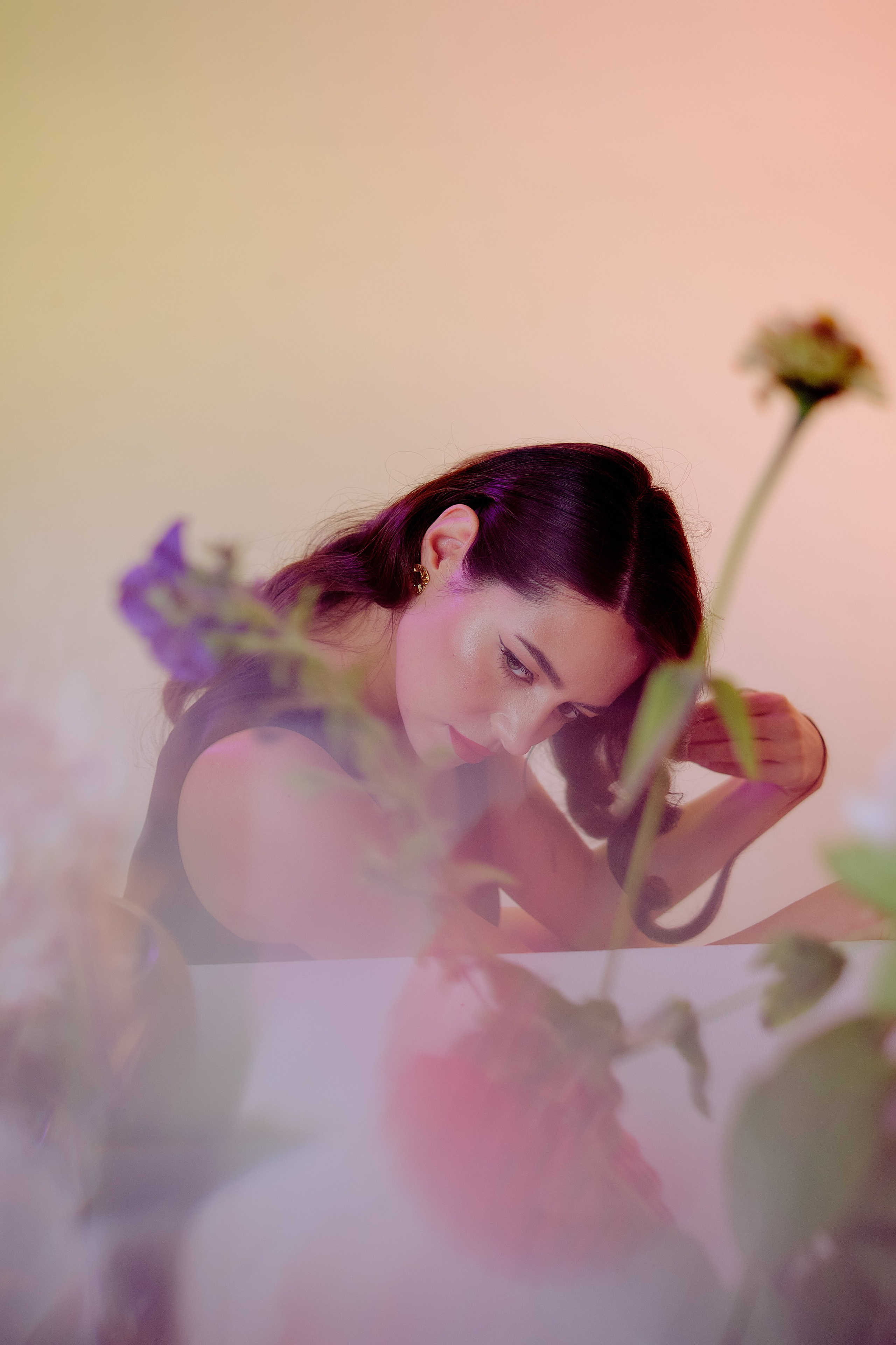 Индивидуальная съёмка в Твери, портреты я цветным светом, атмосферно, рефы с цветным светом