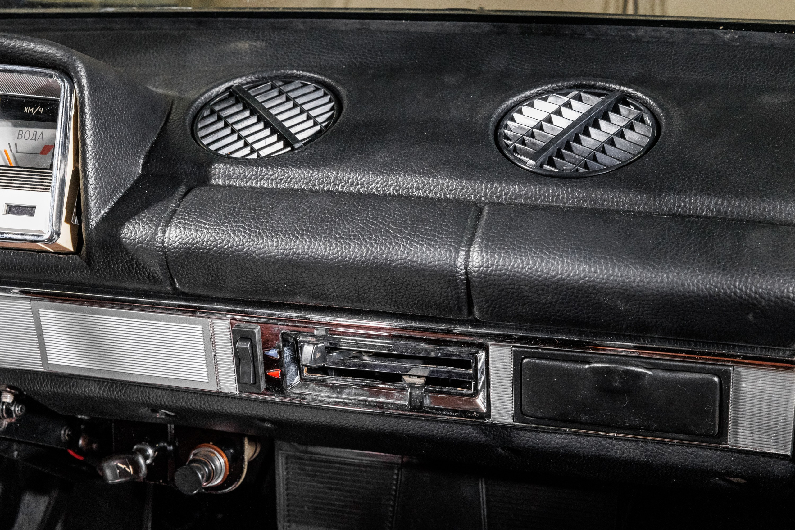 Автомобильная фотосъемка ВАЗ 2101 после реставрации в Бюро "Наследие"