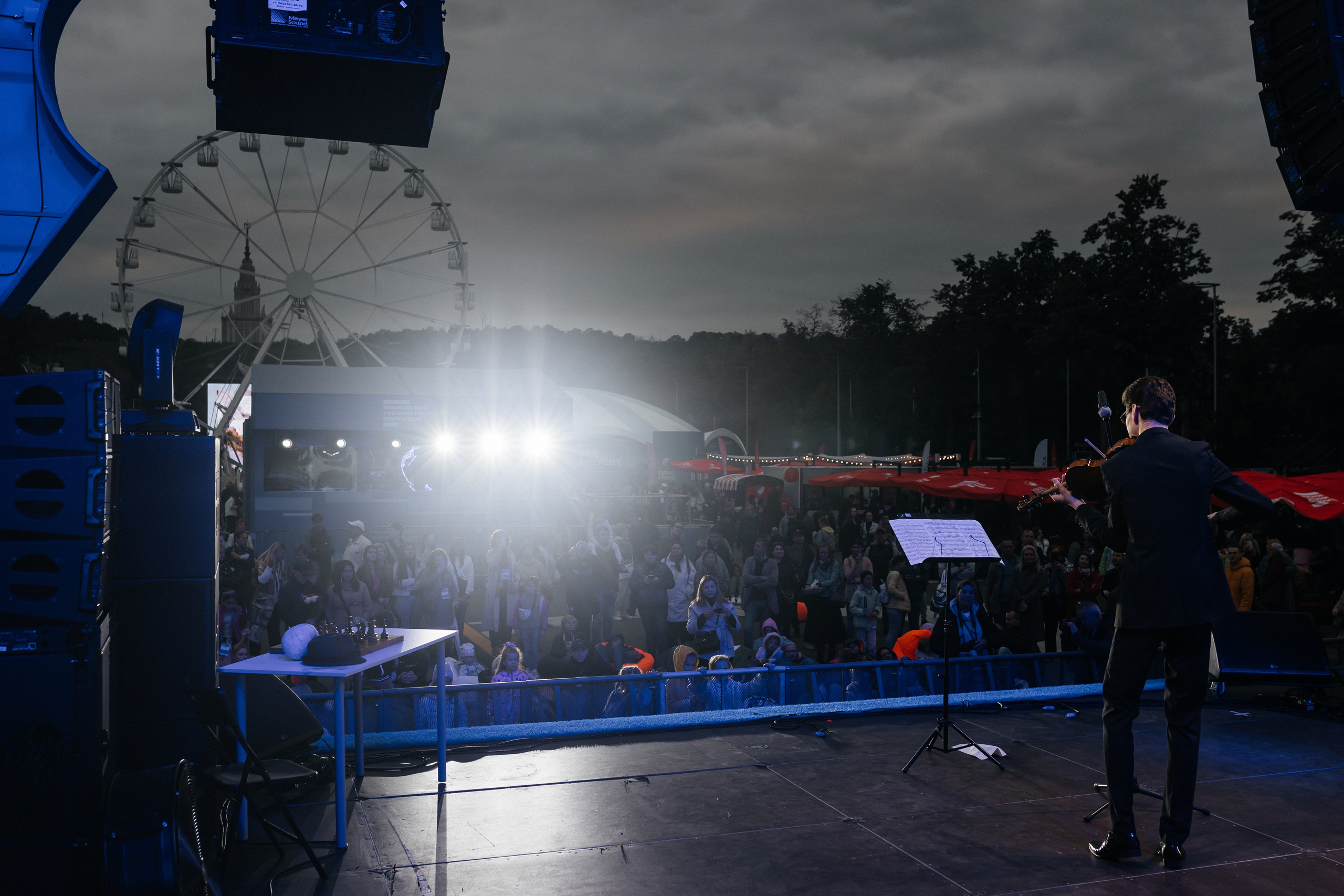 Московский урбанистический форум. Фонд Оксаны Фёдоровой. Ромео и Джульета. Фотограф Наталия Федосова, г. Москва. TG и Instagram @nataliya_raw