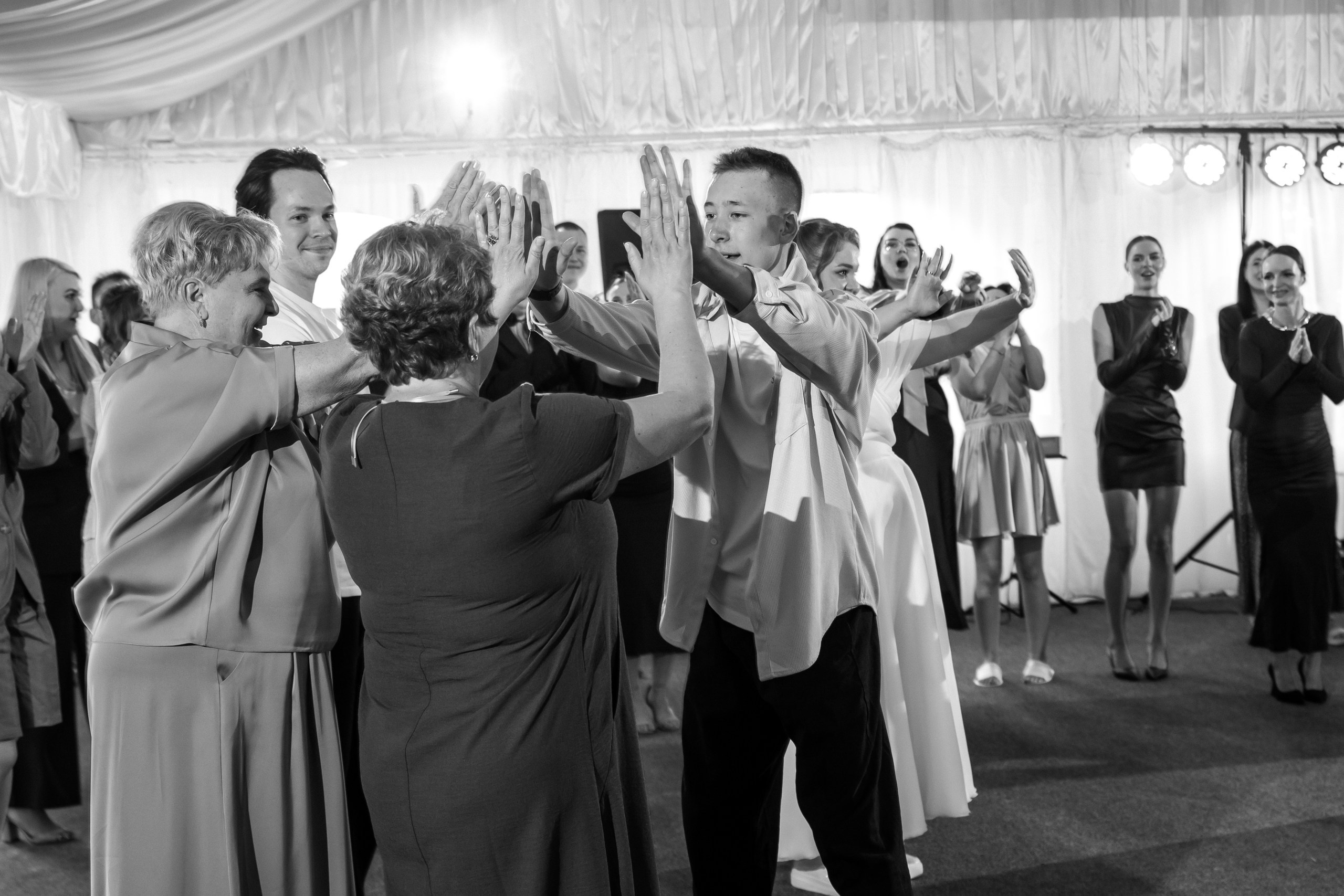 А | А. Любовь, танцы и котики 🐾. Свадебный фотограф Настя Шелл г. Череповец