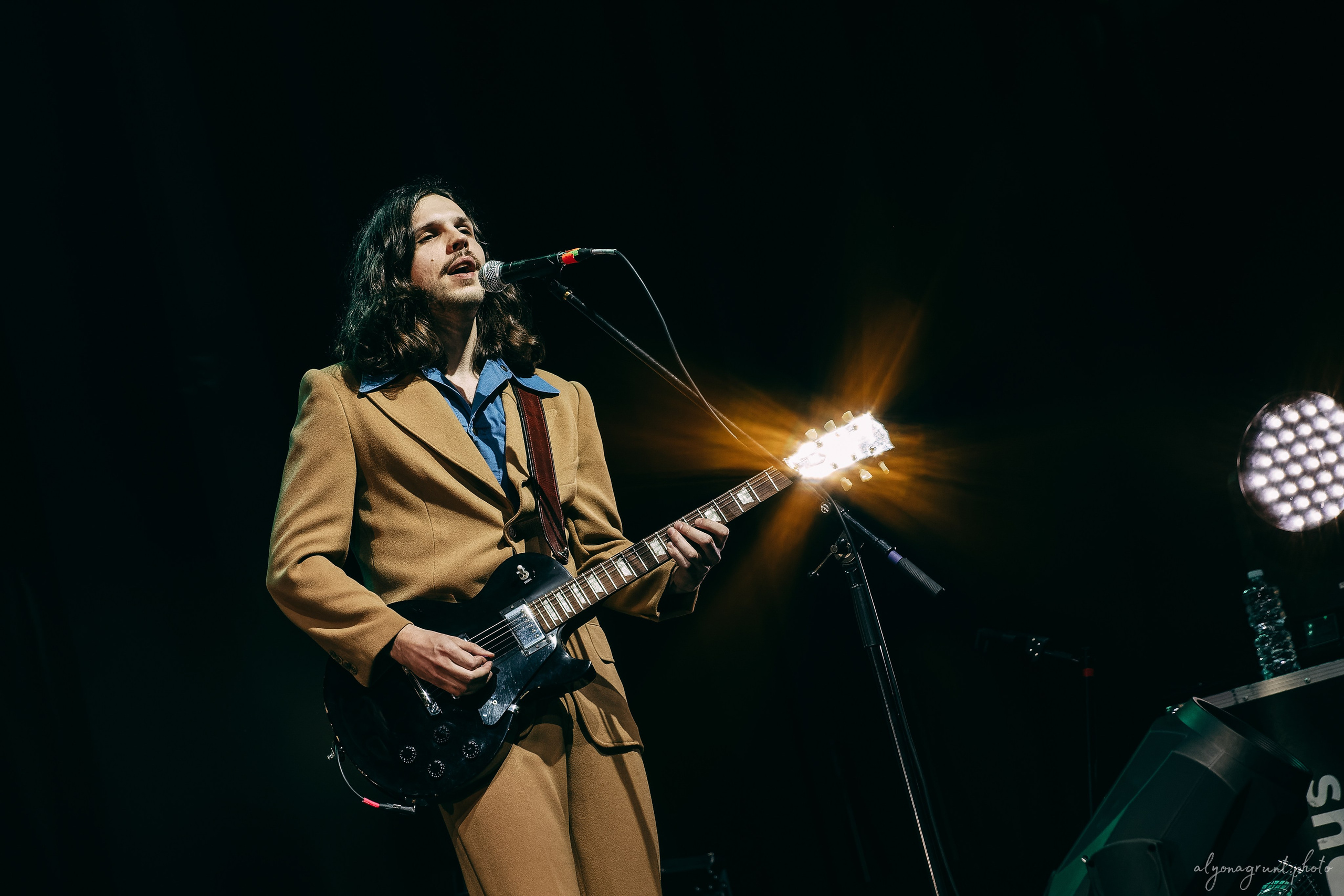 ВИА Велюр, фоторепортаж, СПб, BASE, 14.12.2025. Алена Адрианова: фотограф в Санкт-Петербурге