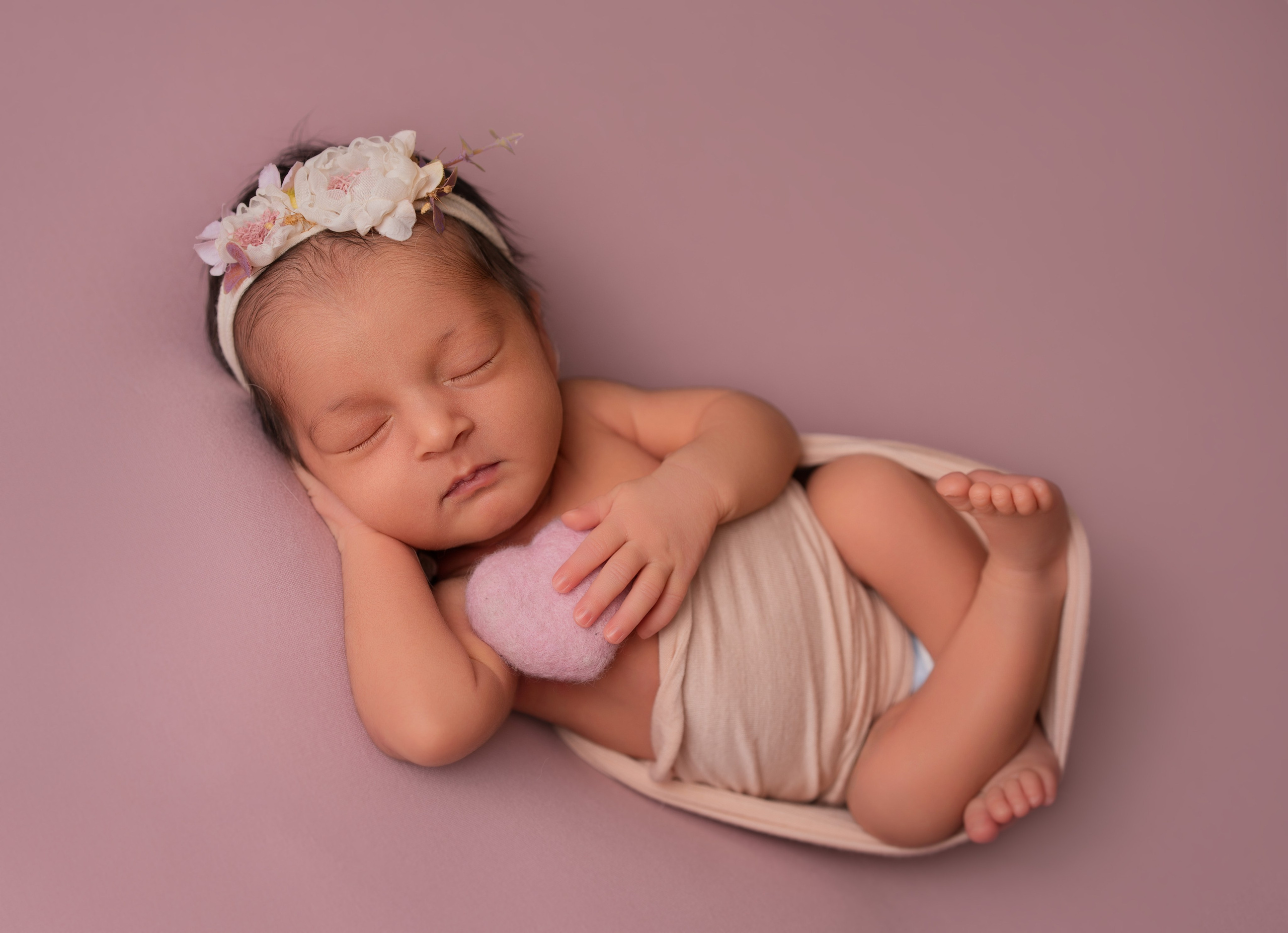 Фотограф новорожденных в Нижнем Новгороде - профессиональная фотосессия для новорожденных, уютные и милые снимки малышей, создание уникальных образов и воспоминаний для родителей. Специалист по детской фотографии предлагает услуги по съемке новорожденных в комфортной обстановке, обеспечивая безопасность и тепло для вашего малыша.