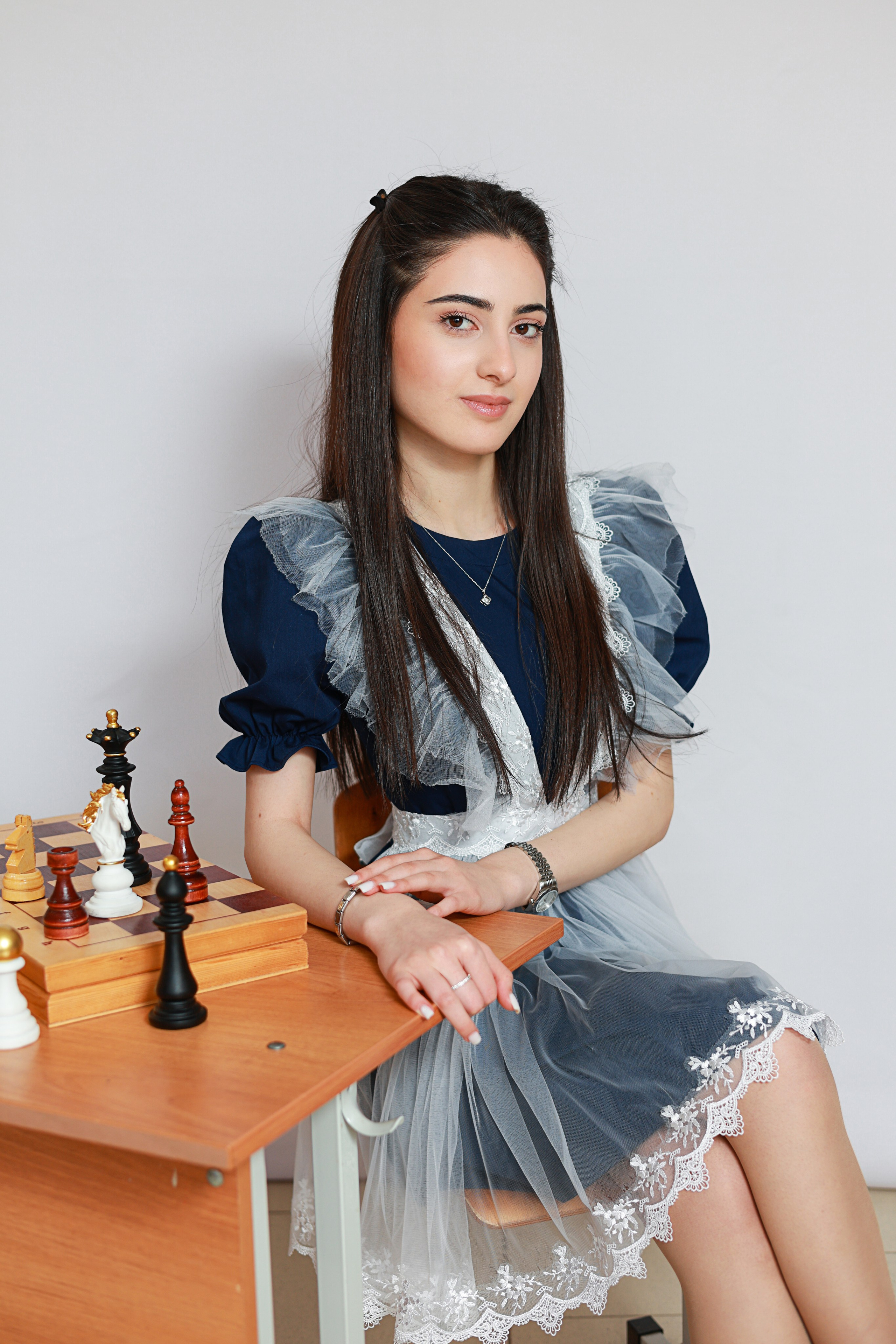 Выпускные съемки «Школа. Портреты». «ФотоЛерия» ФОТОГРАФ ВЫПУСКНЫЕ АЛЬБОМЫ