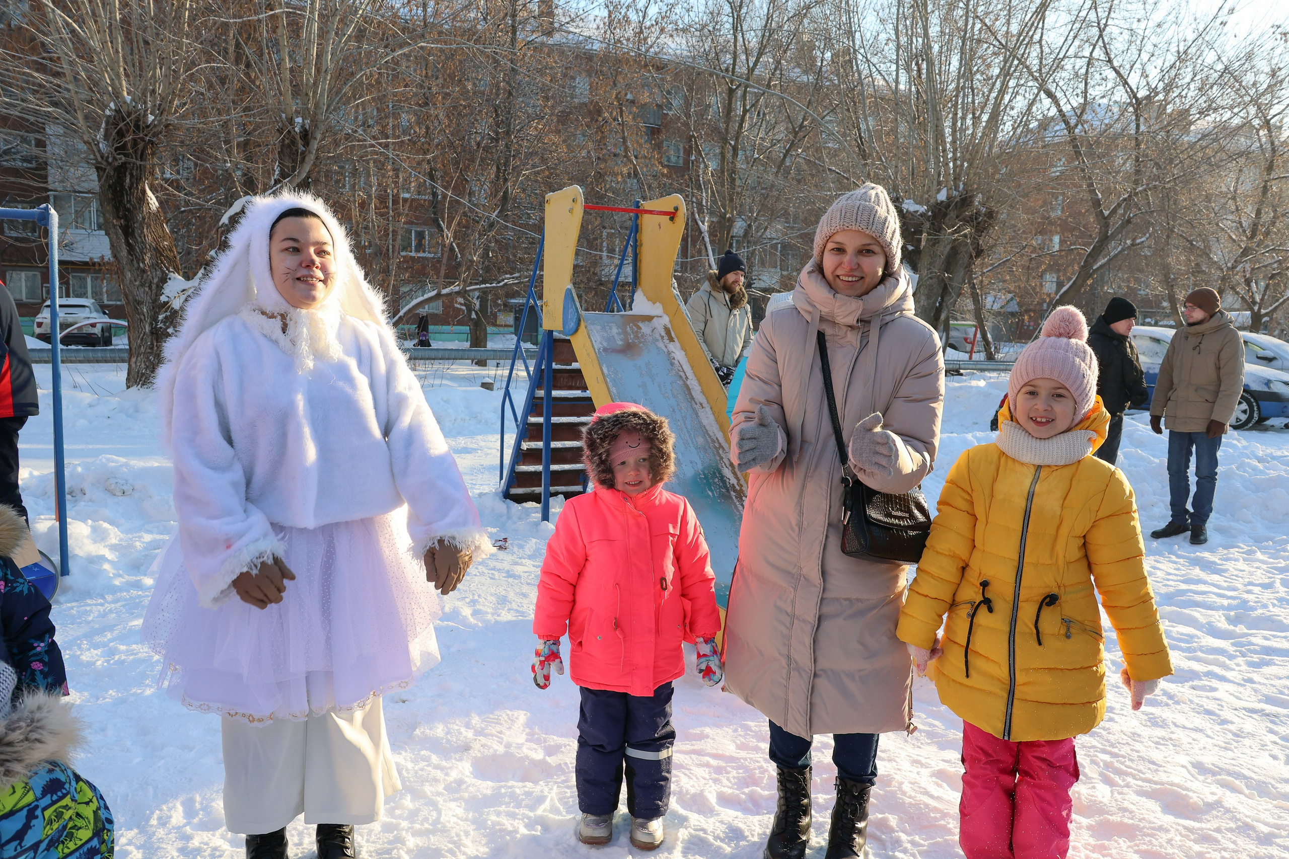 Новогодний праздник на улице