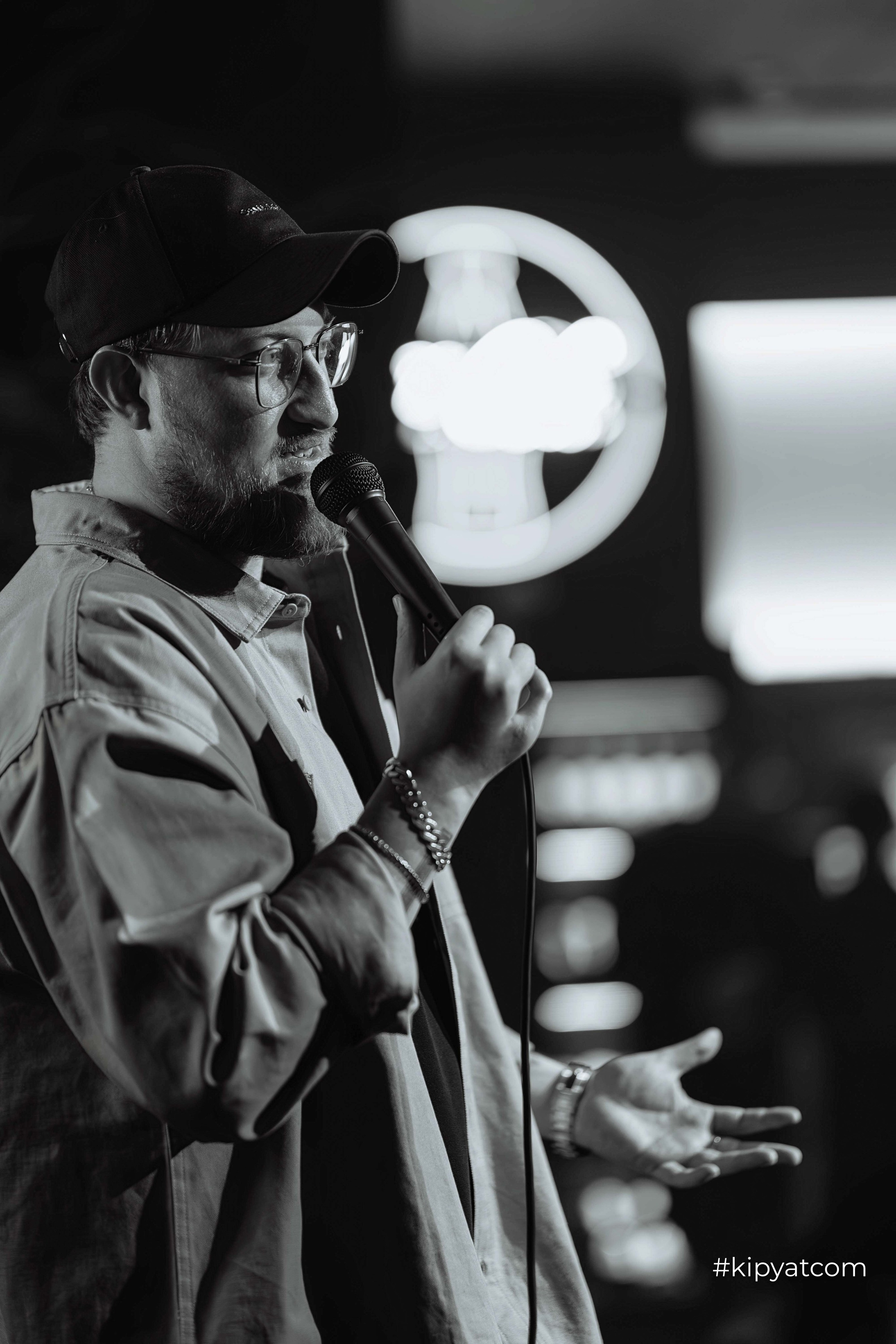 Сольный стендап концерт Александра Меркуль