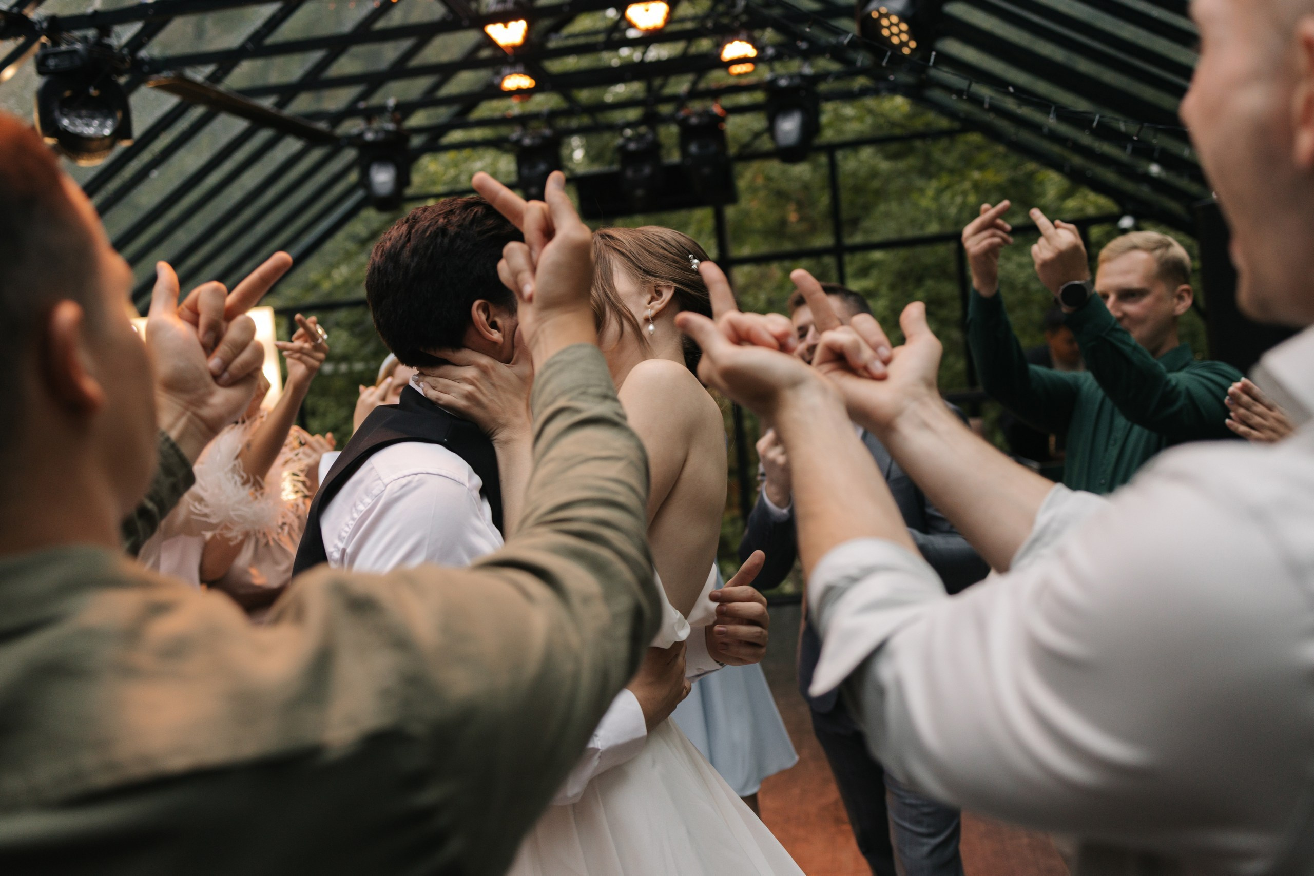 -Давай сделаем вид, что мы нормальные? -НЕТ. Свадебный фотограф Москва Мотеюнайте Виктория