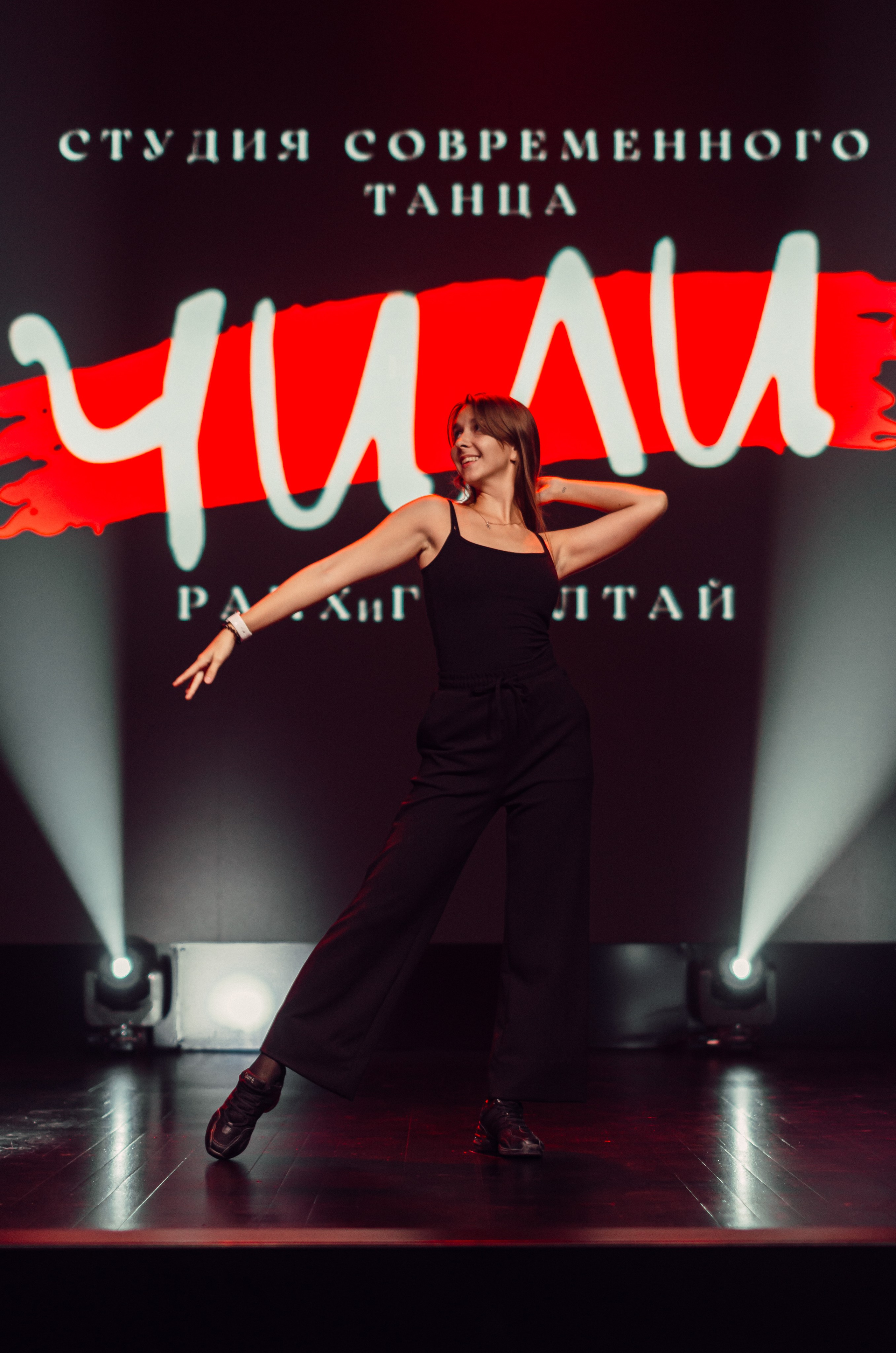 Групповая фотосъемка танцевального коллектива. Денисова Аля — фотограф для парных съемок и индивидуальных историй в Барнауле