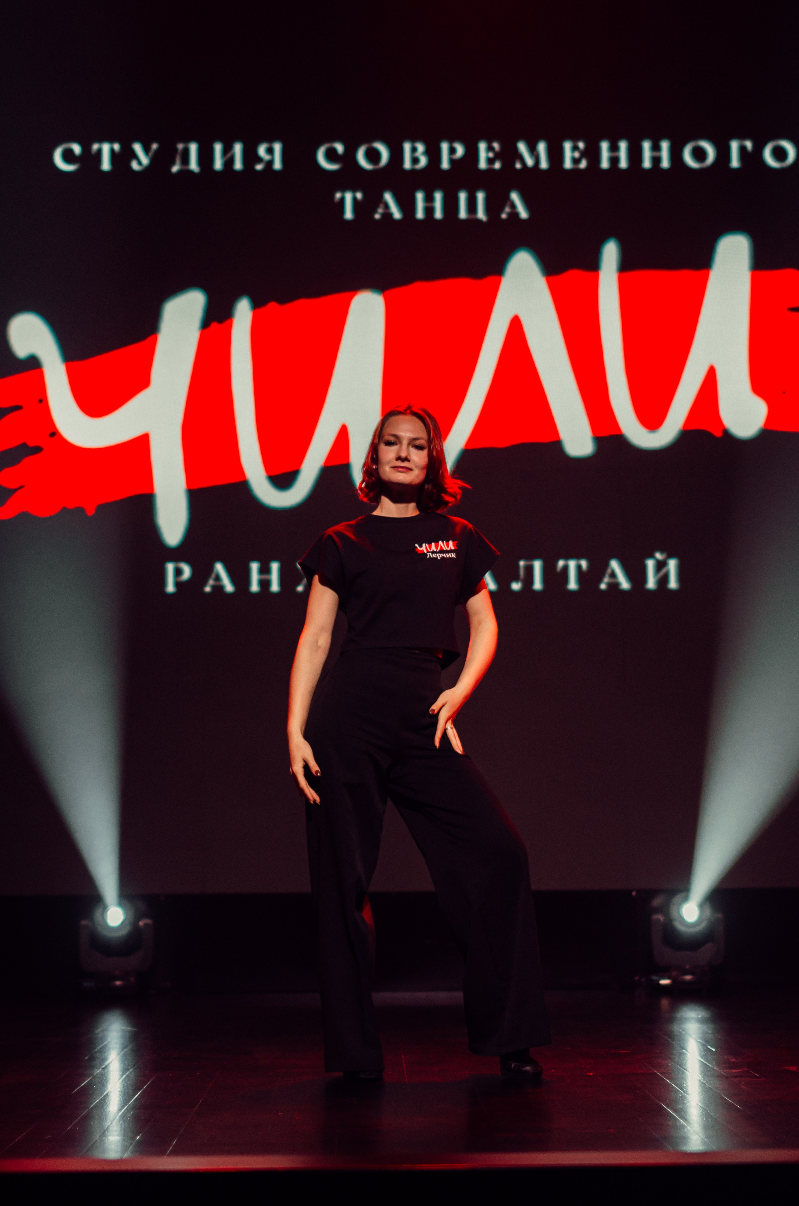 Групповая фотосъемка танцевального коллектива. Денисова Аля — фотограф для парных съемок и индивидуальных историй в Барнауле