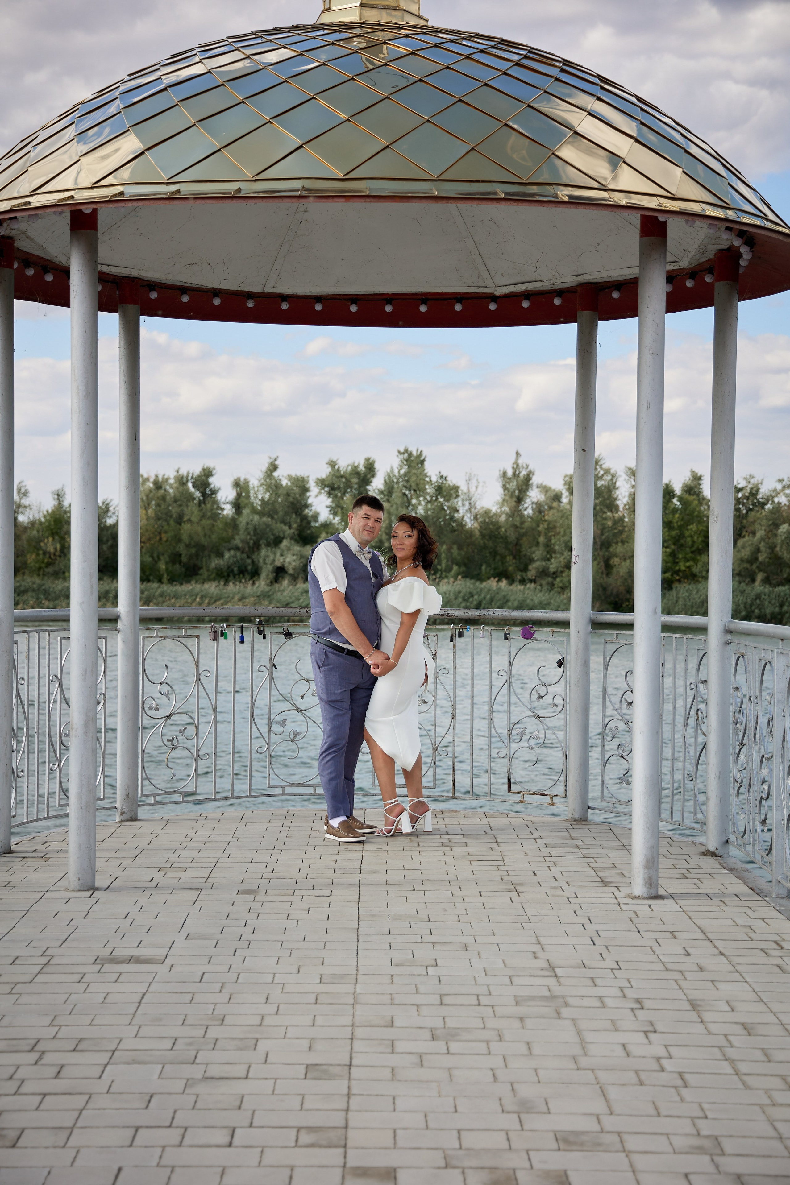 Фотосъемка в ЗАГСе, прогулка молодых, банкет