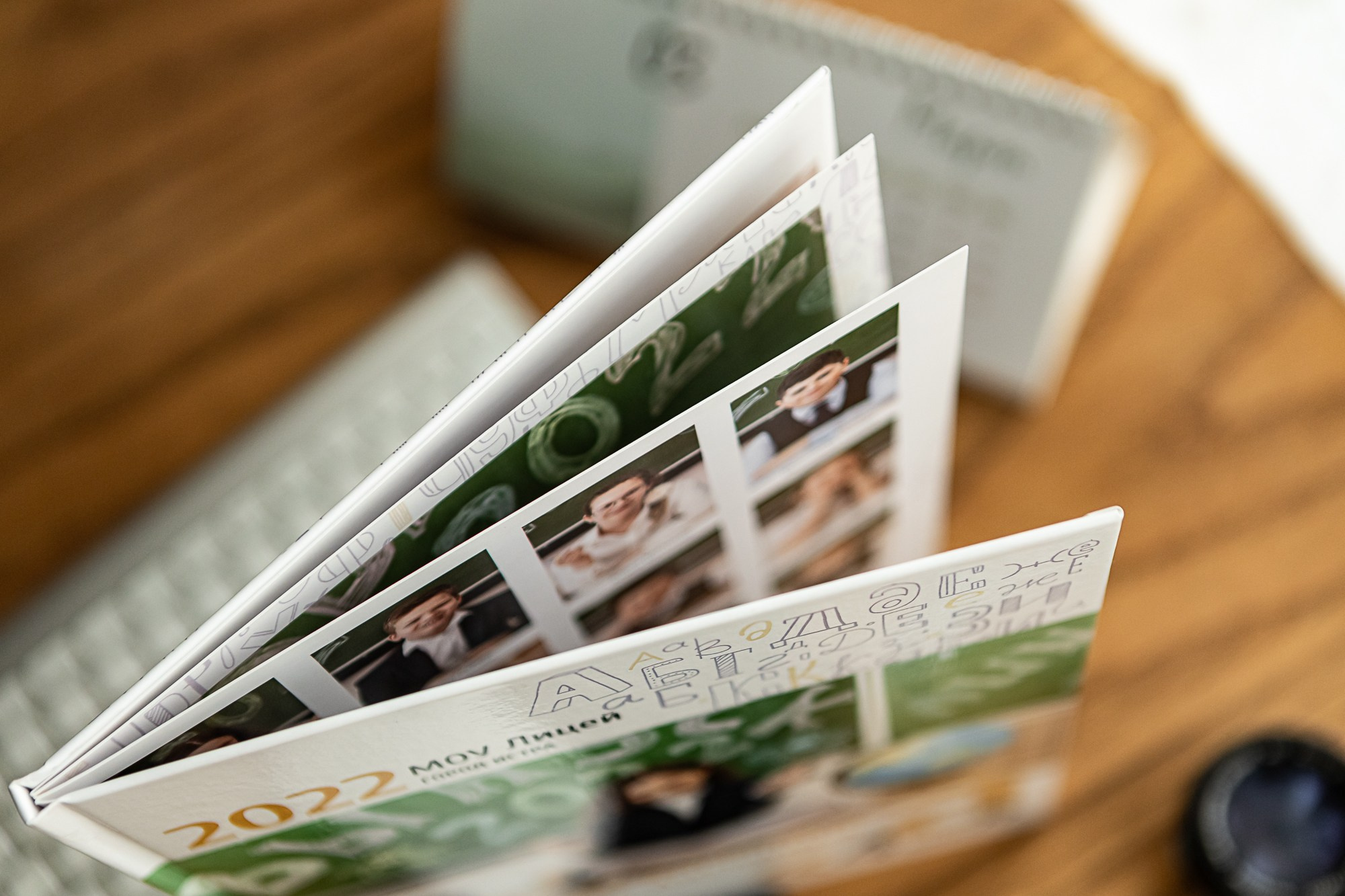 Крупный план выпускного альбома