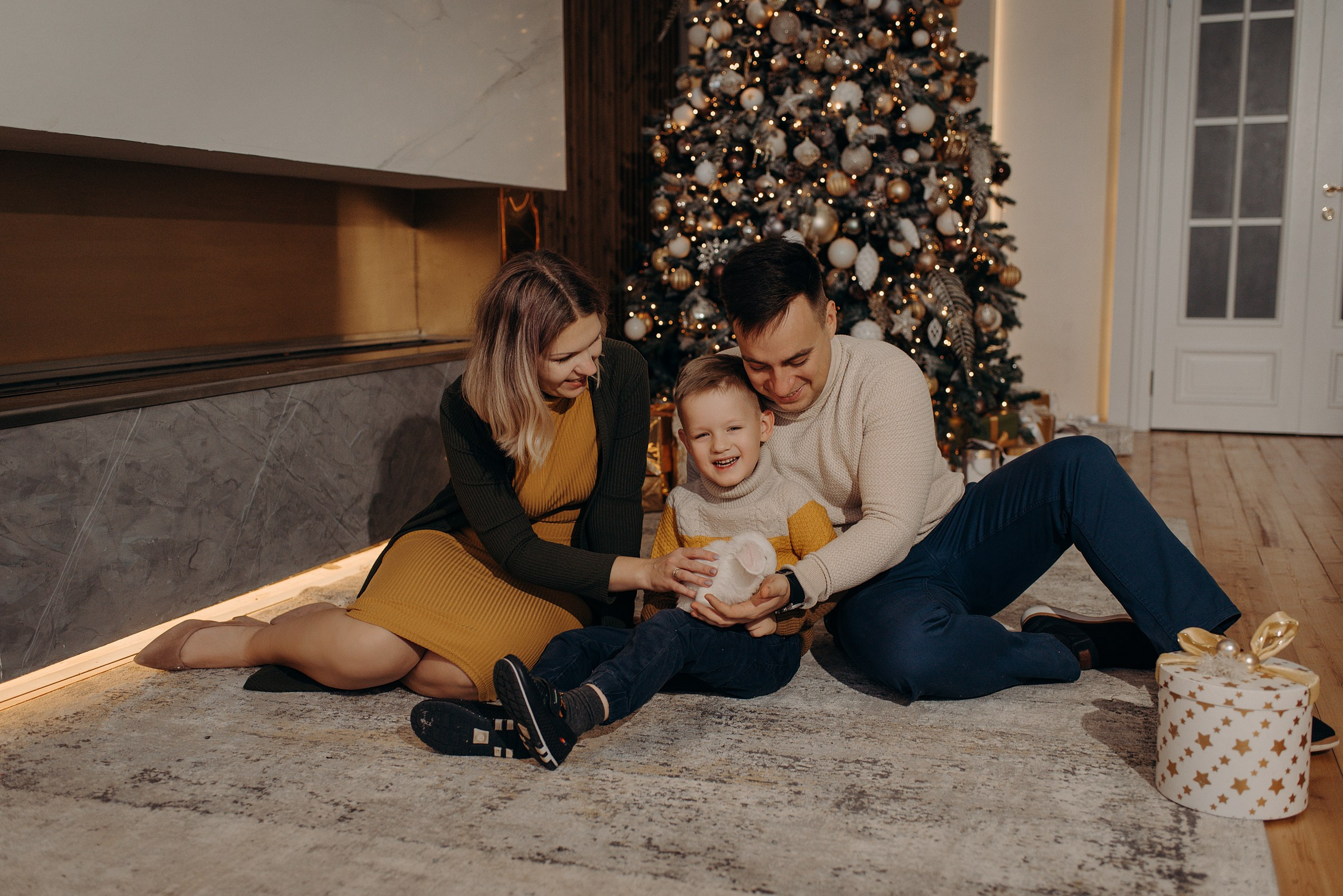 семейная новогодняя фотосессия в фотостудии