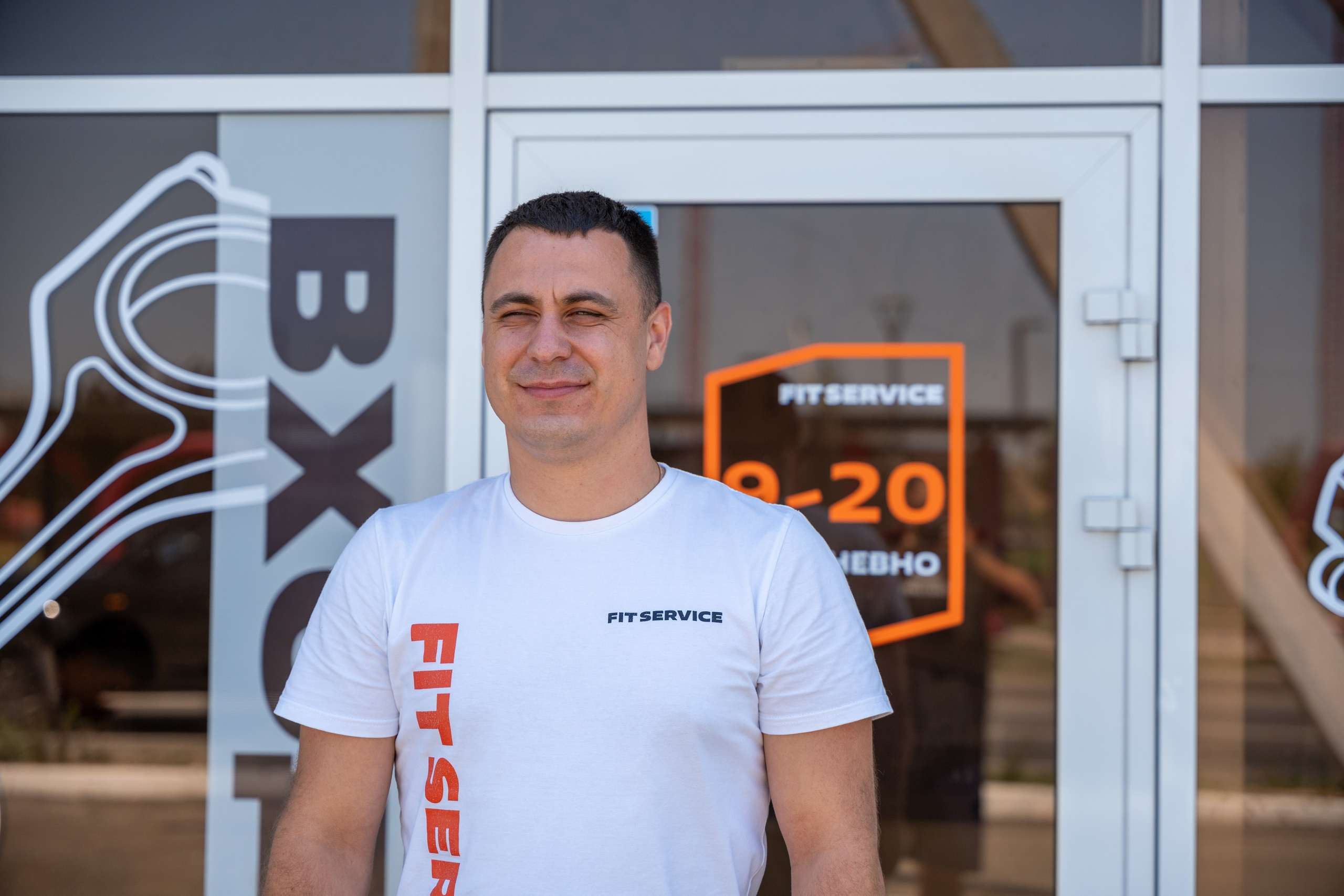 Интерьерная фотосъемка автосервиса Fit Service в Краснодаре — сеть СТО Профессиональная фотосъемка интерьера техцентра в Краснодаре. Шедевры для Вас! Фотограф и Видеограф в Краснодаре Пахиев Руслан