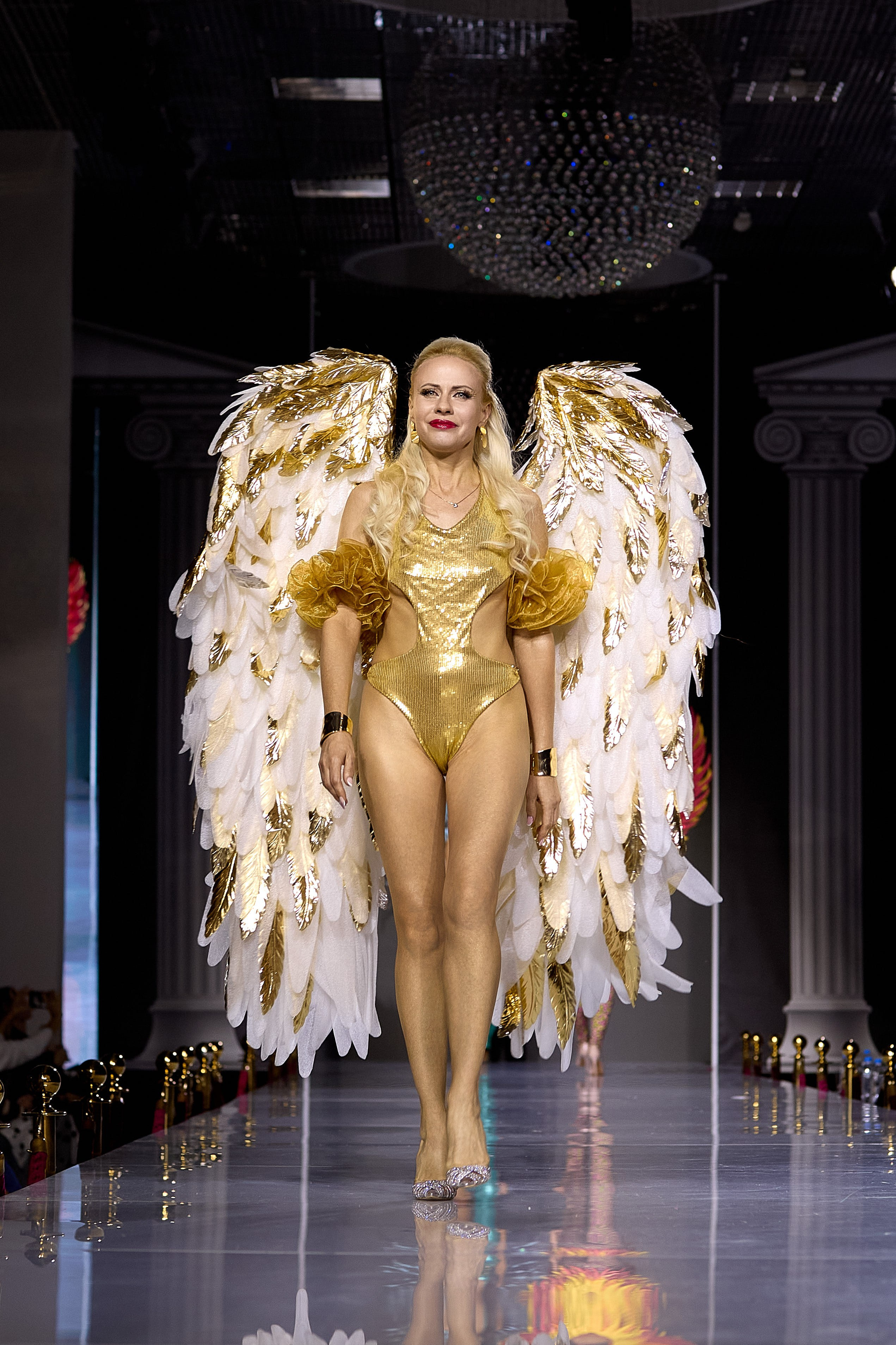 Показ в стиле Victoria's Secret | Ювелирная неделя моды «Эстет»