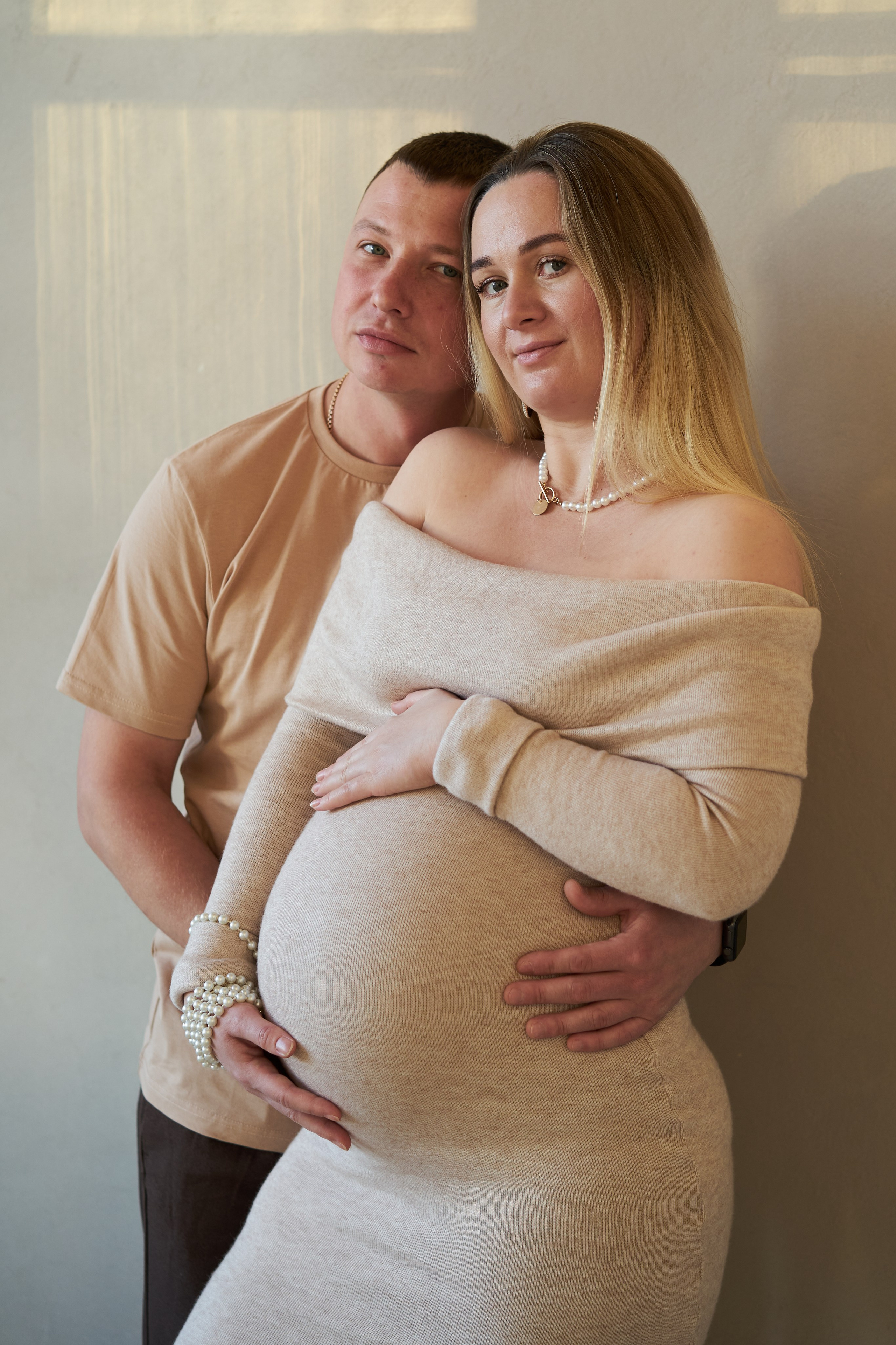 Семейная фотосессия беременность в студии. Фотограф Екатеринбург Кокшарова Александра