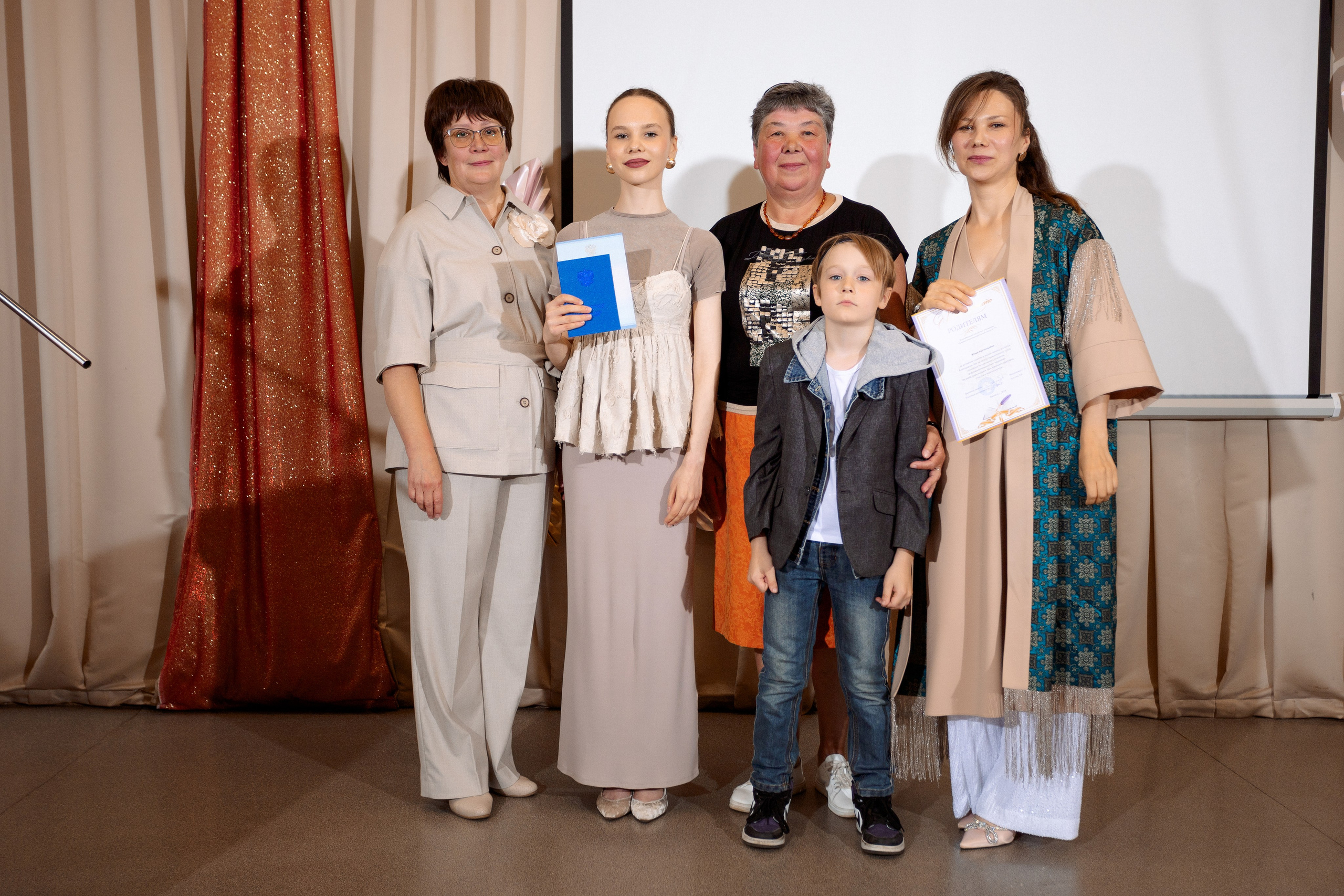 ВРУЧЕНИЕ АТТЕСТАТОВ: Пример. Все фото. Профессиональный фотограф в Ижевске Леша Петров