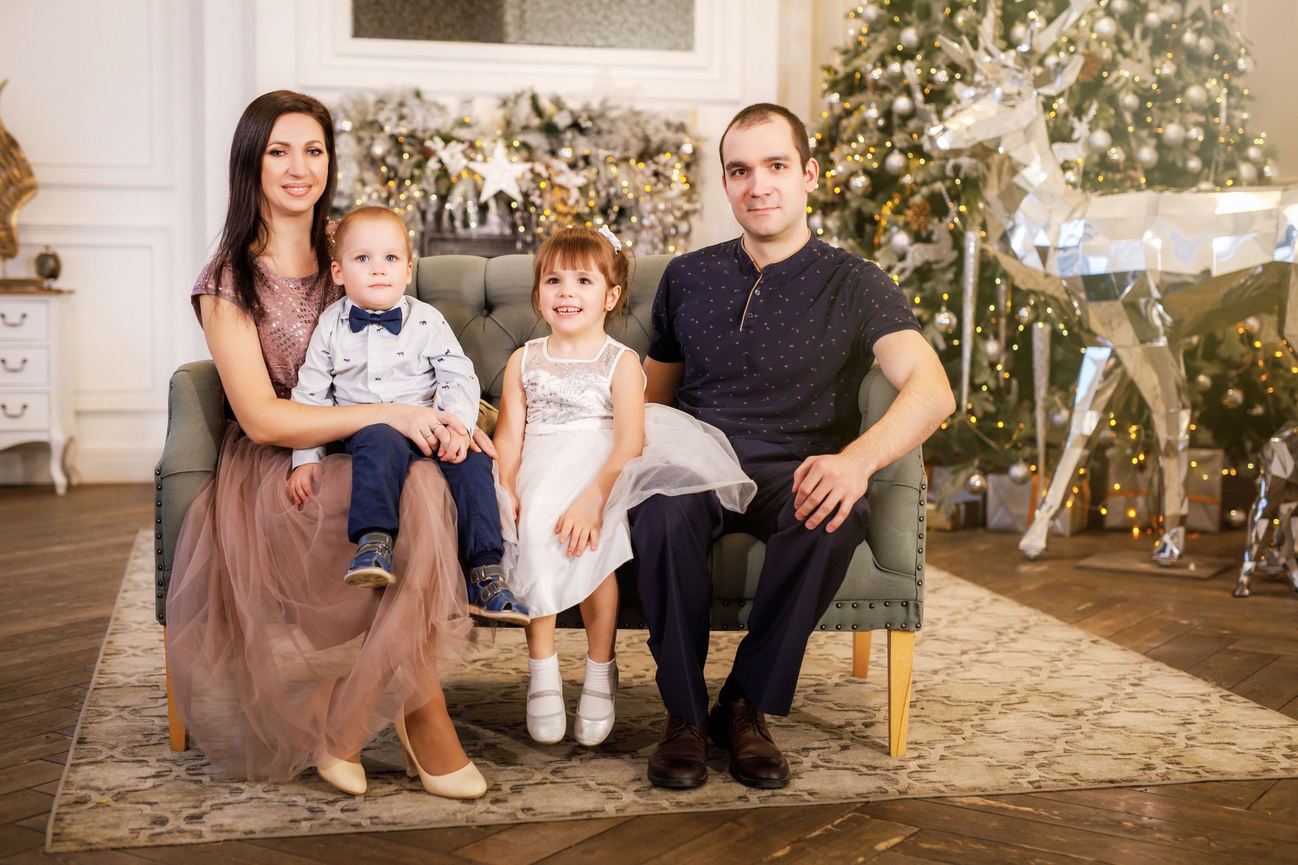 Новогодняя фотосессия в серебряной студии. Профессиональная фото и видеосъемка. Москва