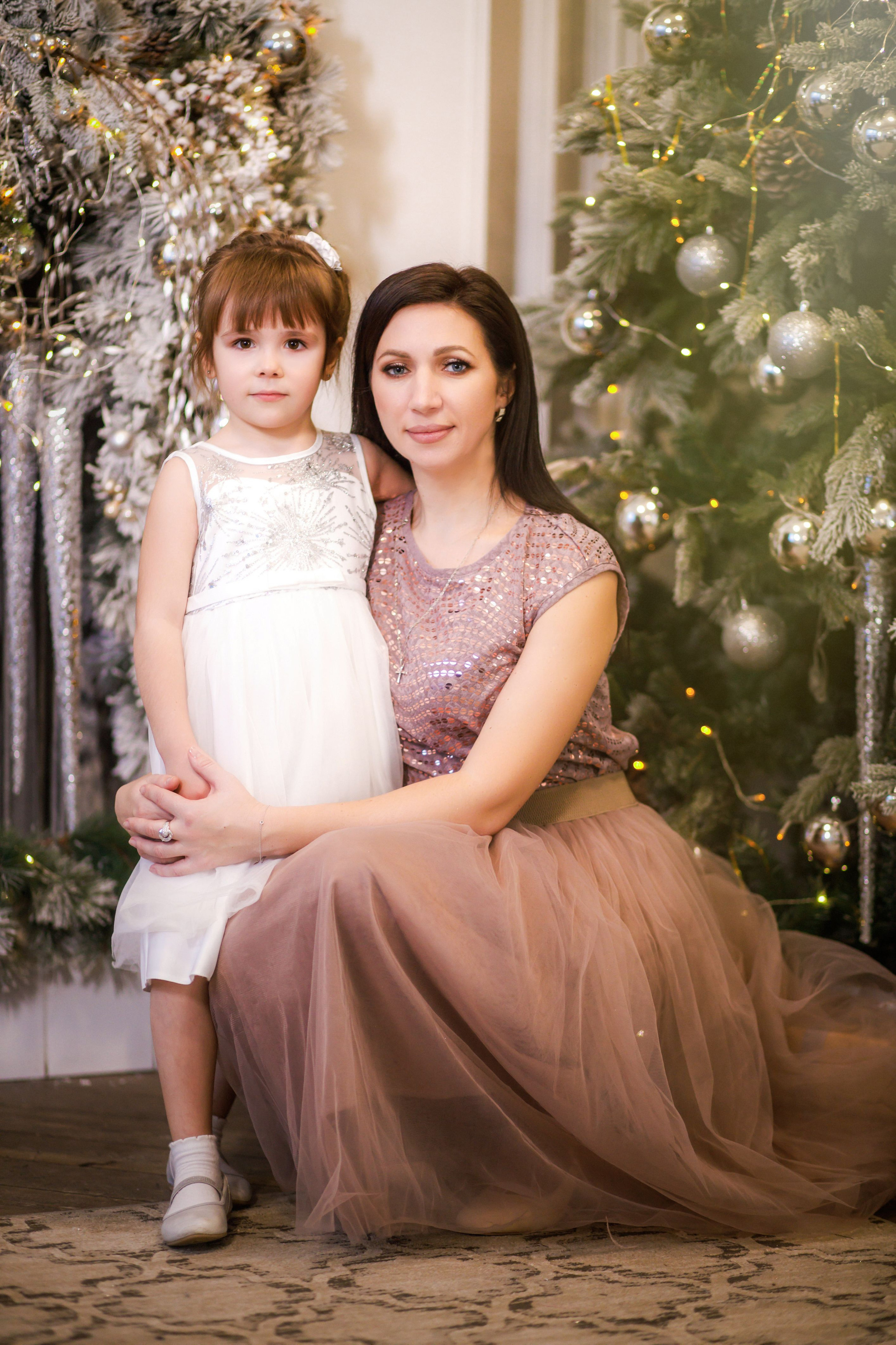 Новогодняя фотосессия в серебряной студии. Профессиональная фото и видеосъемка. Москва