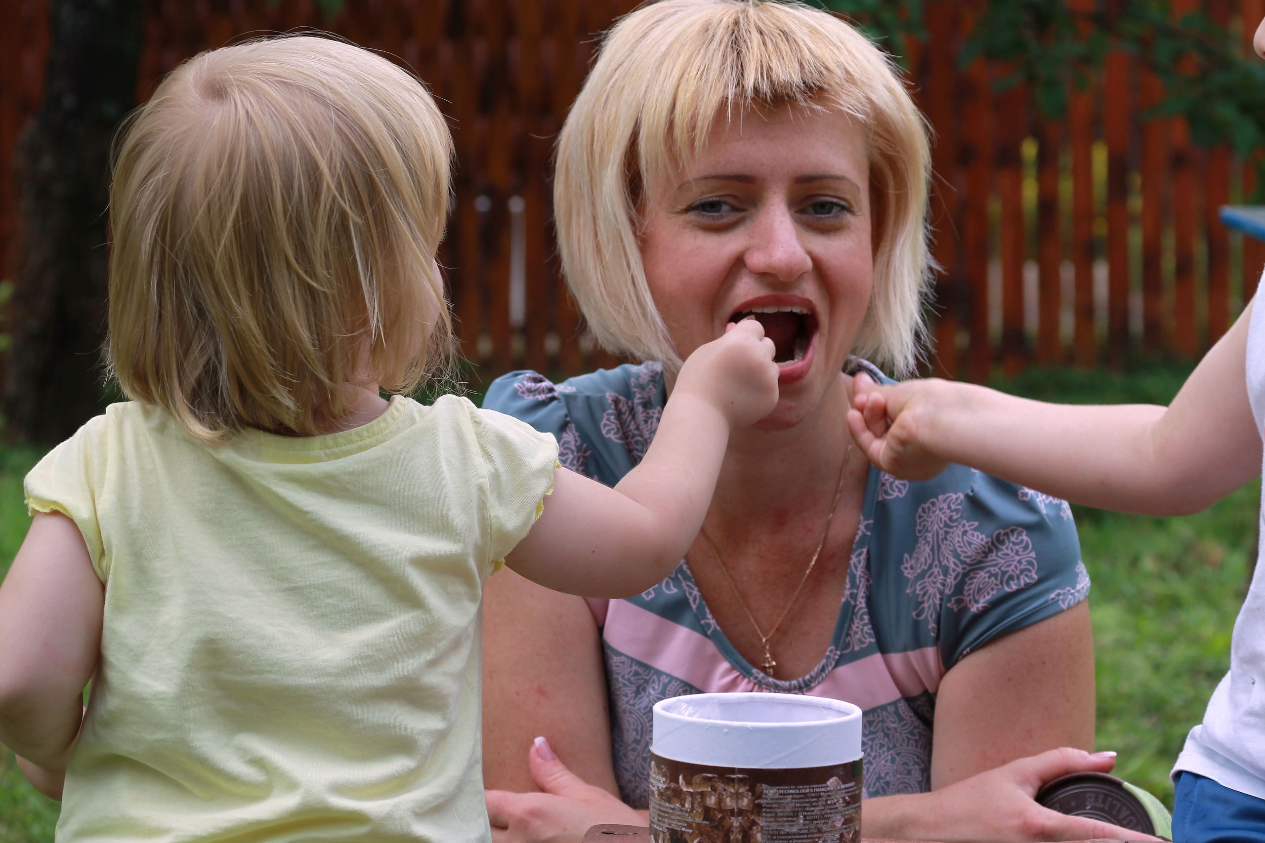 Семейная фотография в помещении и на улице. Сайт фотографа Виталия Дени