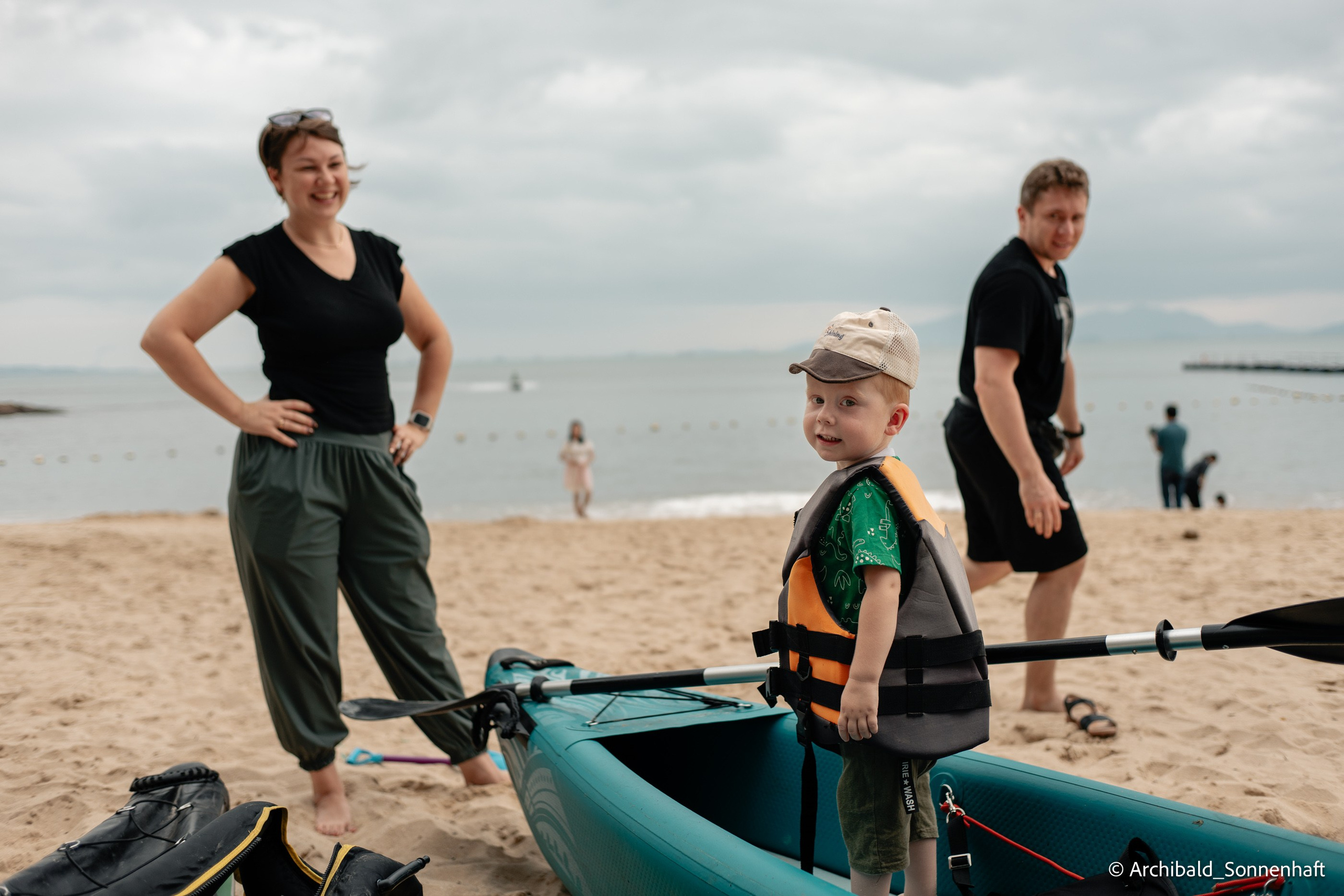 Kayaking in Huizhou, China. Photographer in Guangzhou, China. Archibald Sonnenhaft