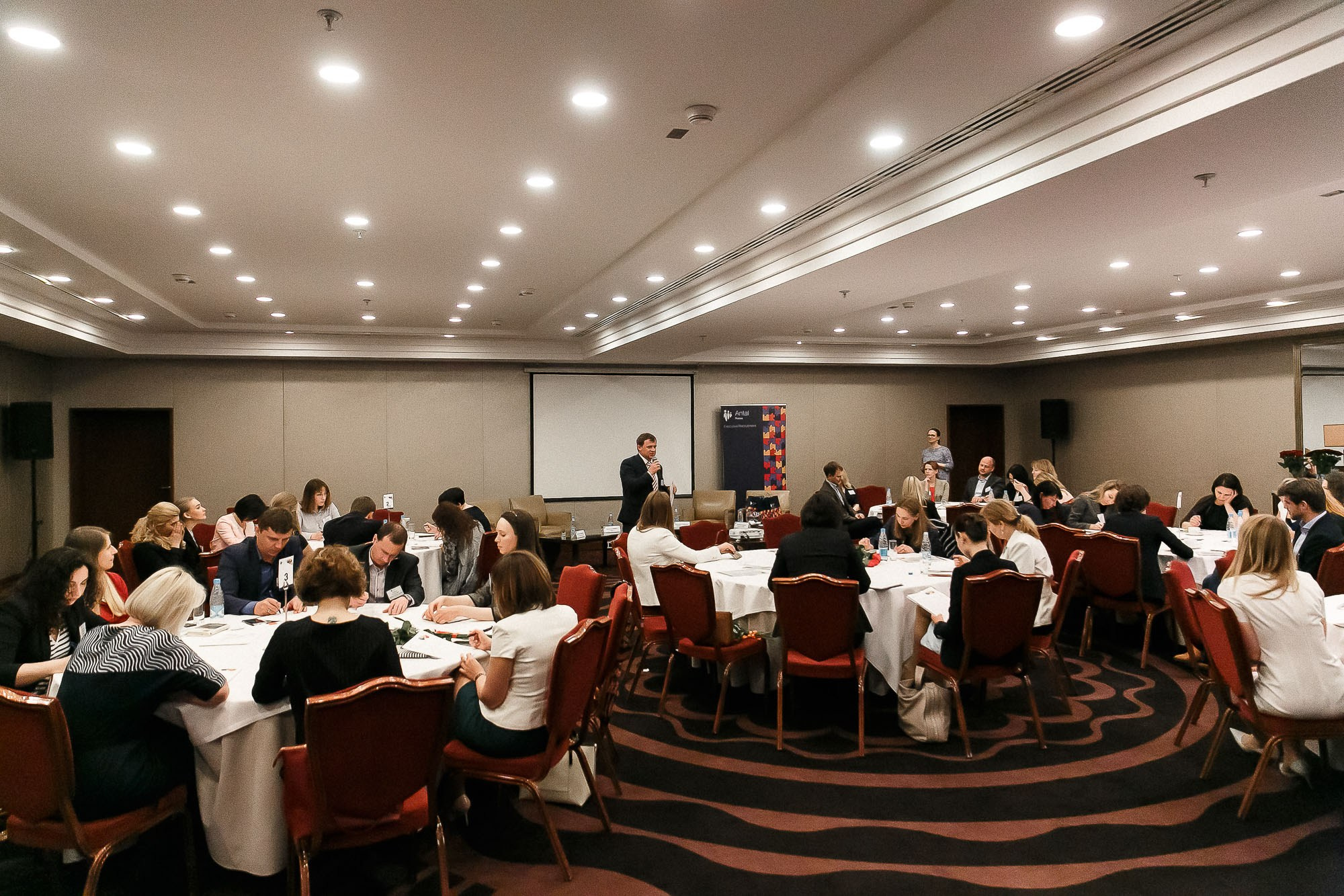 Конференция в «CORINTHIA». Рабочая сторона — бизнес портрет и репортаж в Санкт-Петербурге