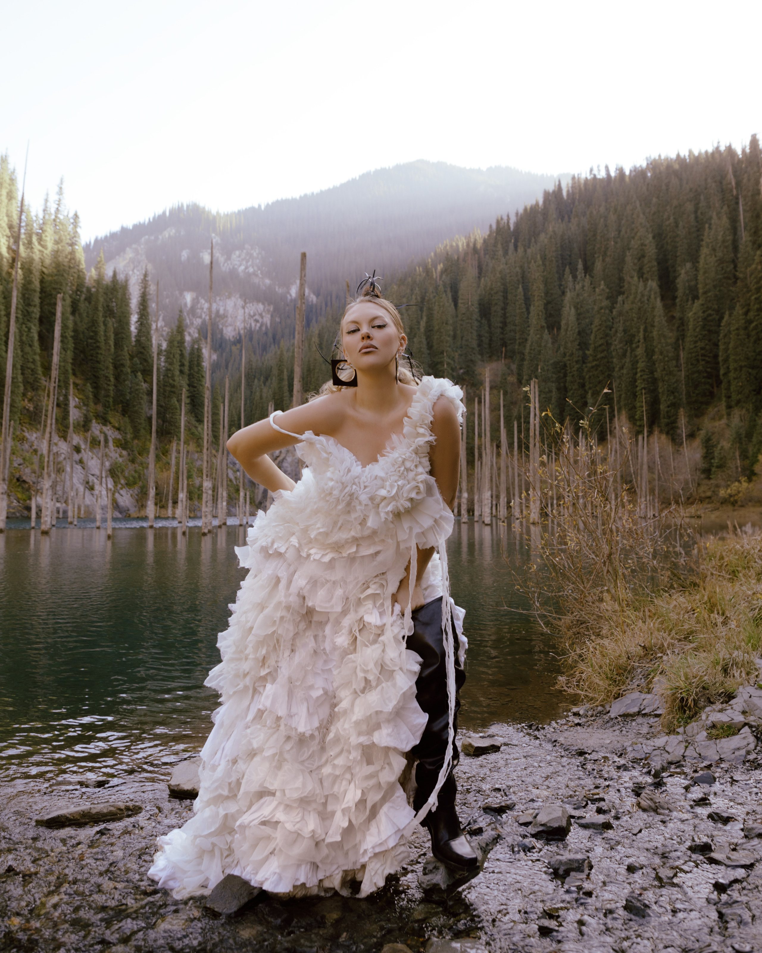 Озеро/ Софа. Art & Fashion фотограф Москва Анна Курмаева