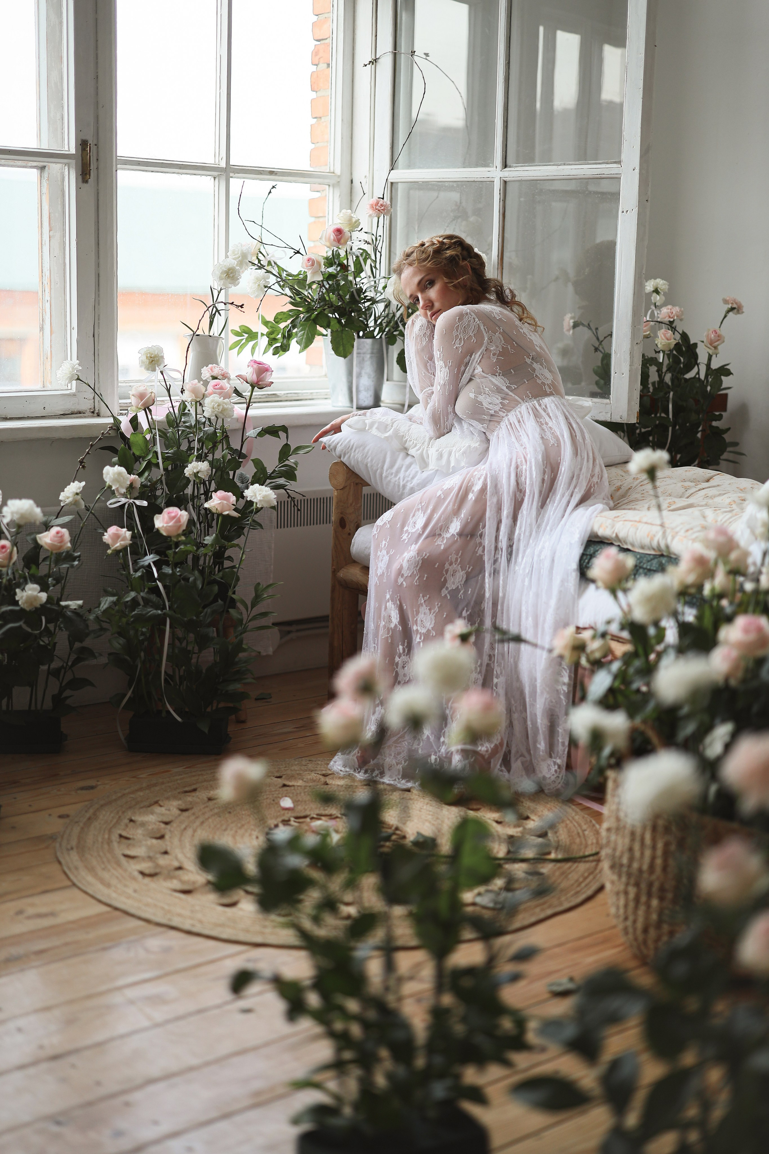 Фотосессия с живыми цветами для Дарьи. Свадебный и семейный фотограф в Абхазии Жанна Соснина