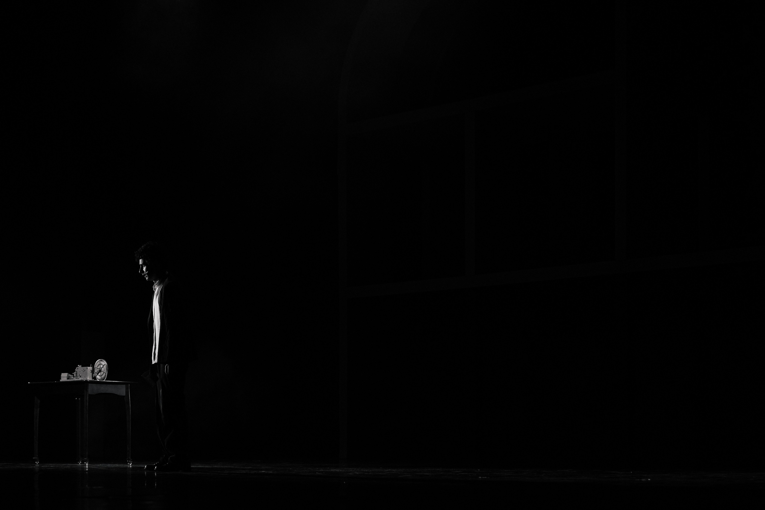 Гранатовый — пластический спектакль. Фотограф с психологическим образованием