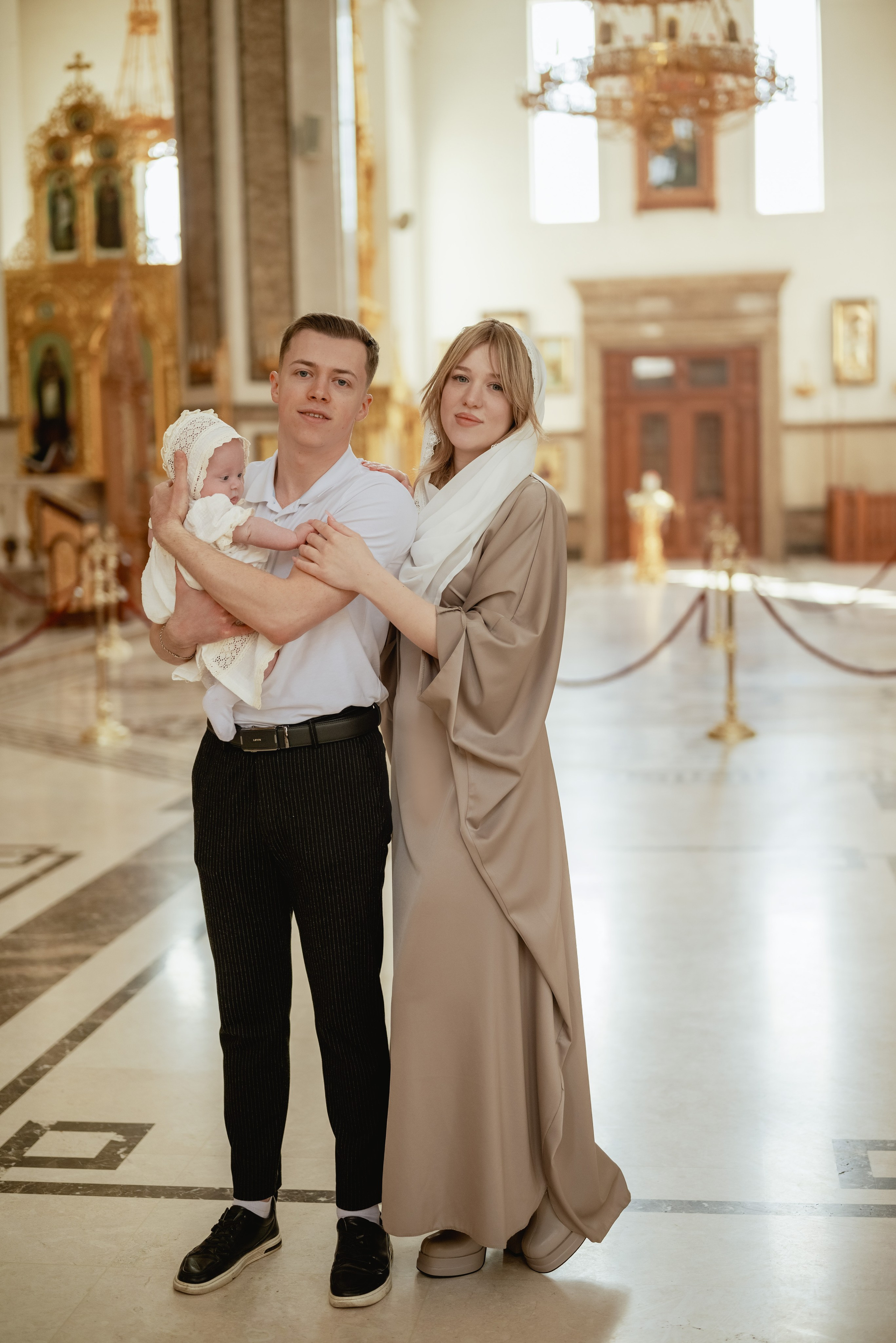 Крещение в храме Петра и Февронии. Юлия Басня семейный и свадебный фотограф в Донецке