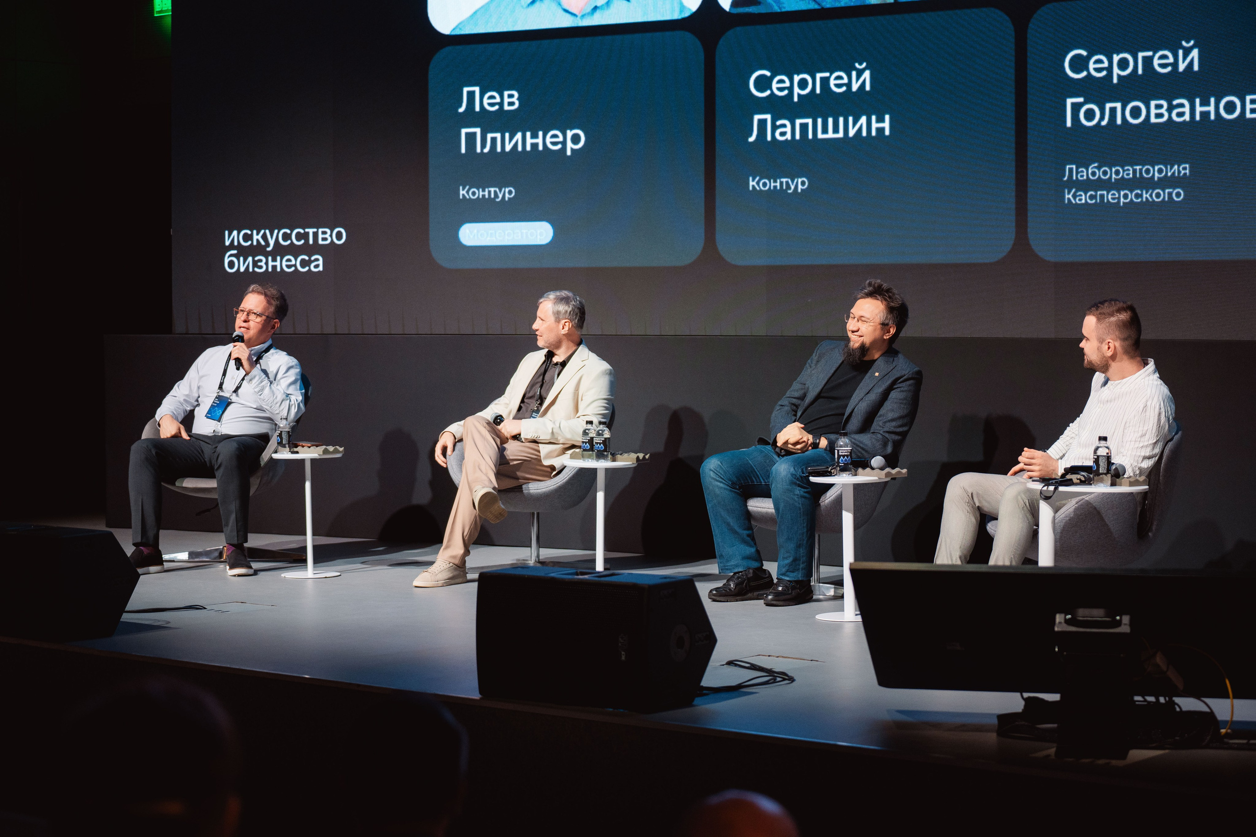 Контур. Репортажный фотограф в Москве Федор Вдовин