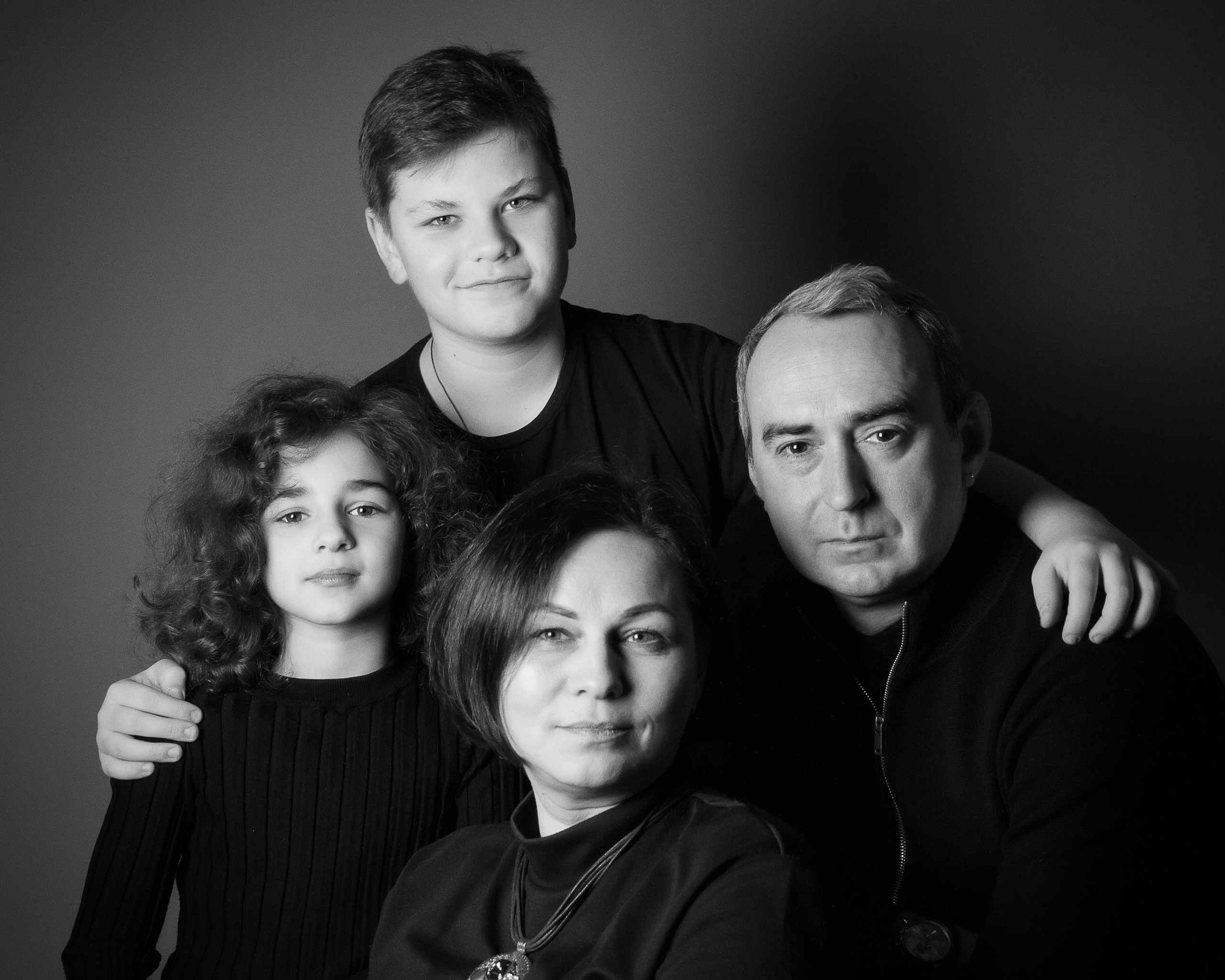 красивый семейный портрет в студии