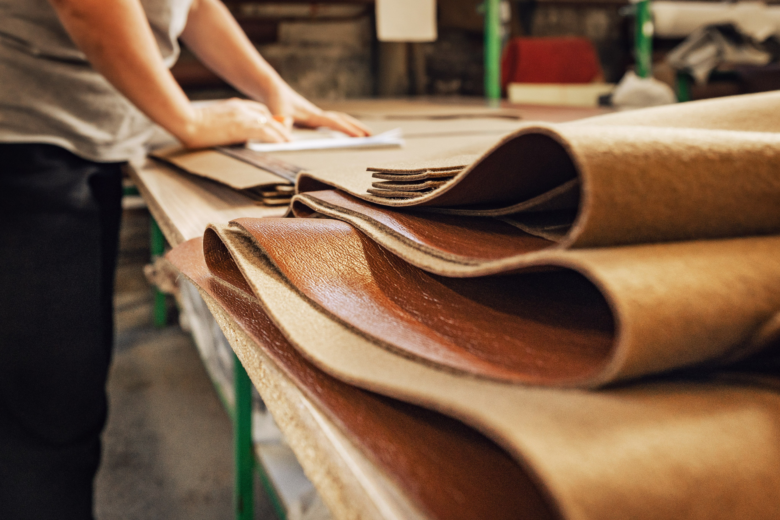 Раскройка материала для обтяжки мягкой мебели