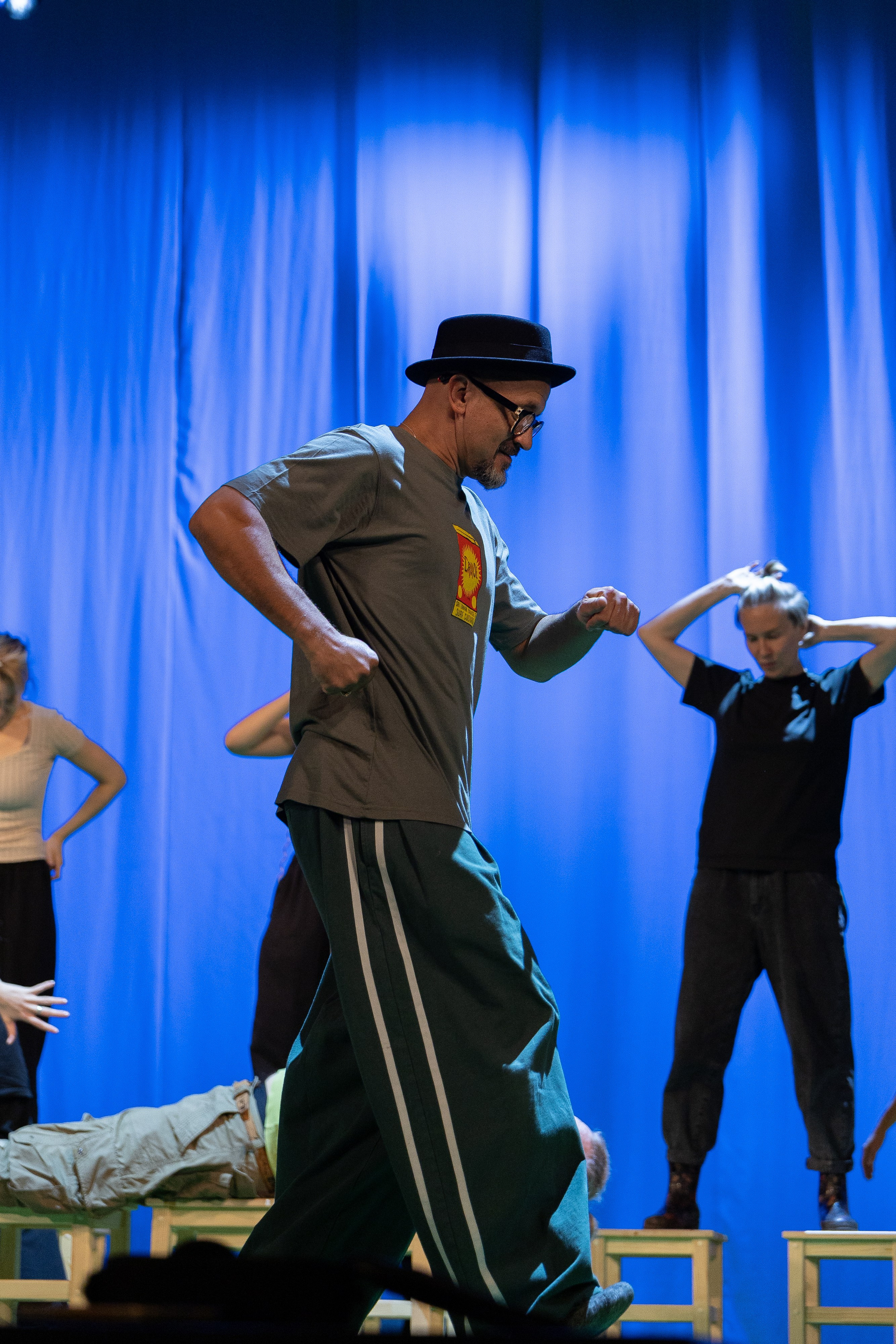 Спектакль Егора Дружинина «Всюду жизнь»